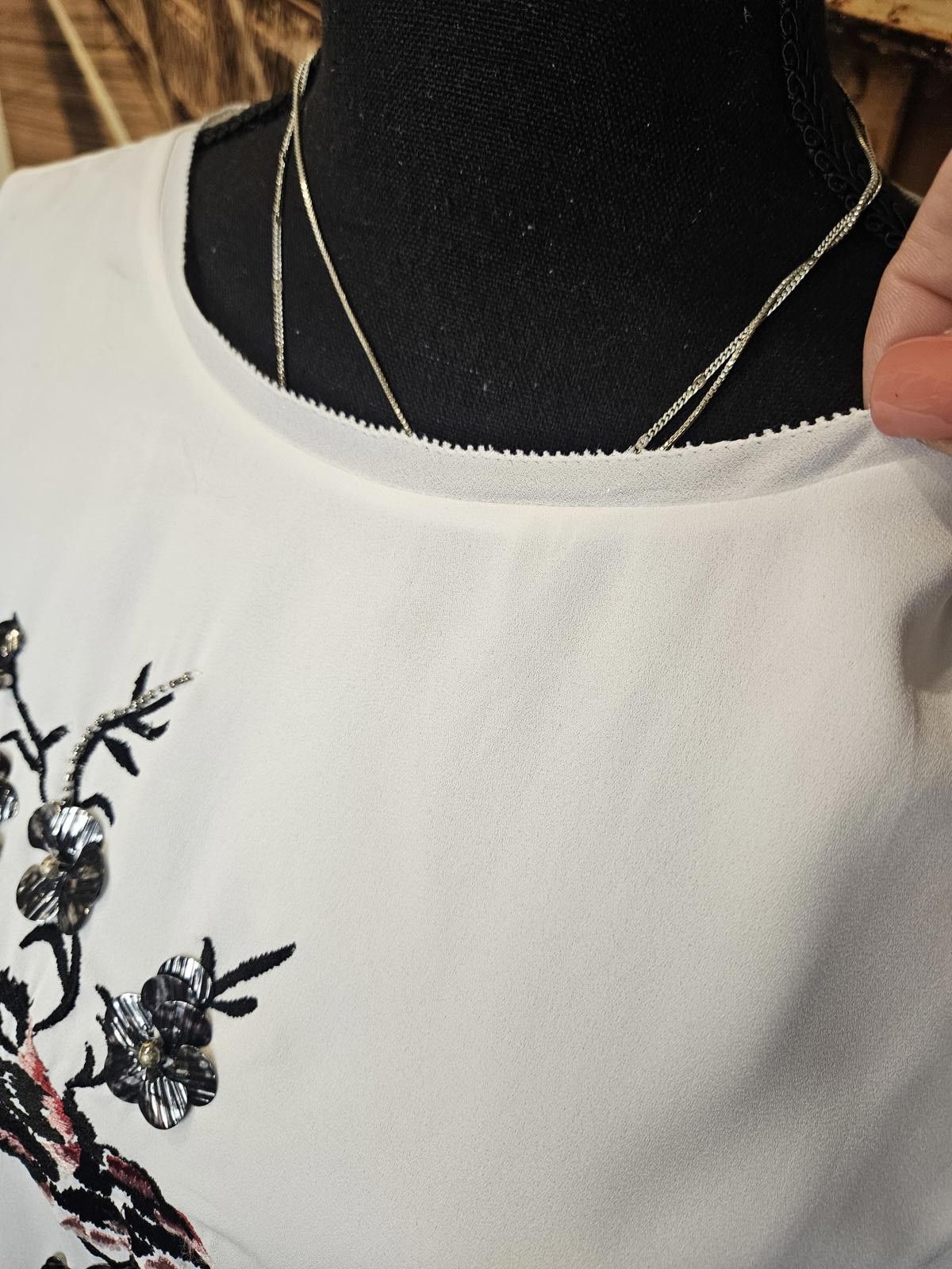 Designer WHBM White Floral Embroidered and Beaded Tunic Top Size L / US 10 / IT 46 - 4 Thumbnail