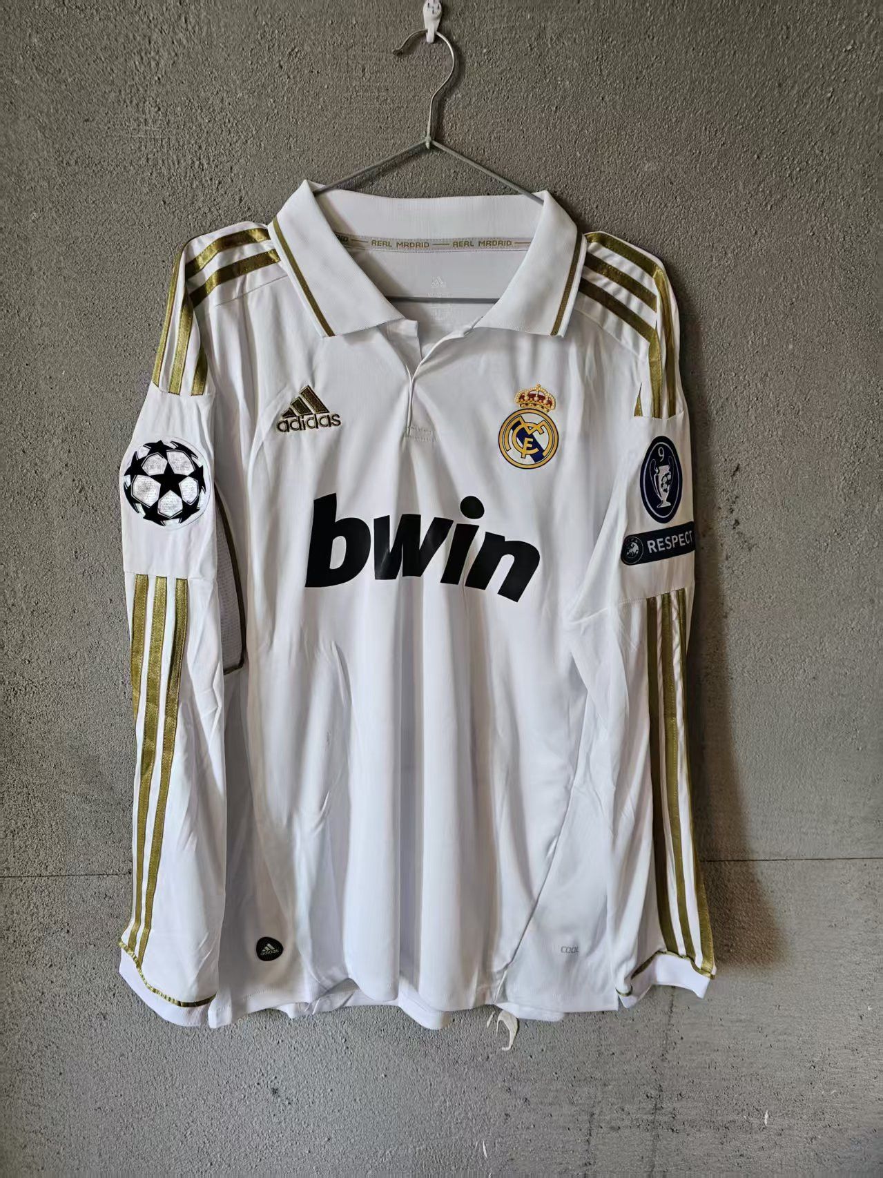 Other 2011 2012 Real Madrid #10 Mesut Özil Jersey Size US L / EU 52-54 / 3 - 2 Thumbnail