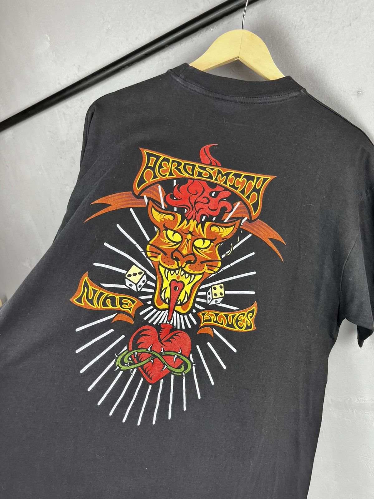 Band Tees Vintage 1997 Aerosmith Nine Lives World Concert Tour Size US L / EU 52-54 / 3 - 9 Thumbnail