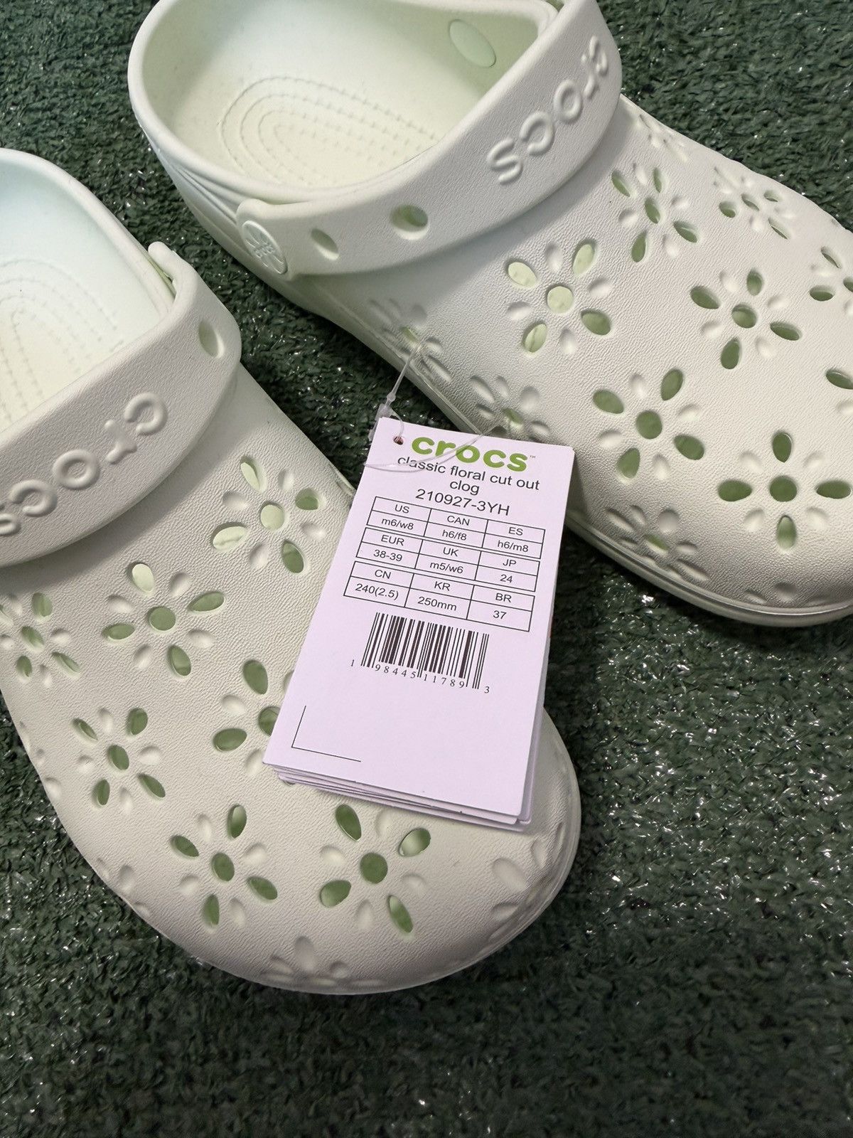 Crocs Crocs Classic Floral Cut Out Clog Jade Tint Men 6/ Women 8 Size US 8 / IT 38 - 5 Thumbnail