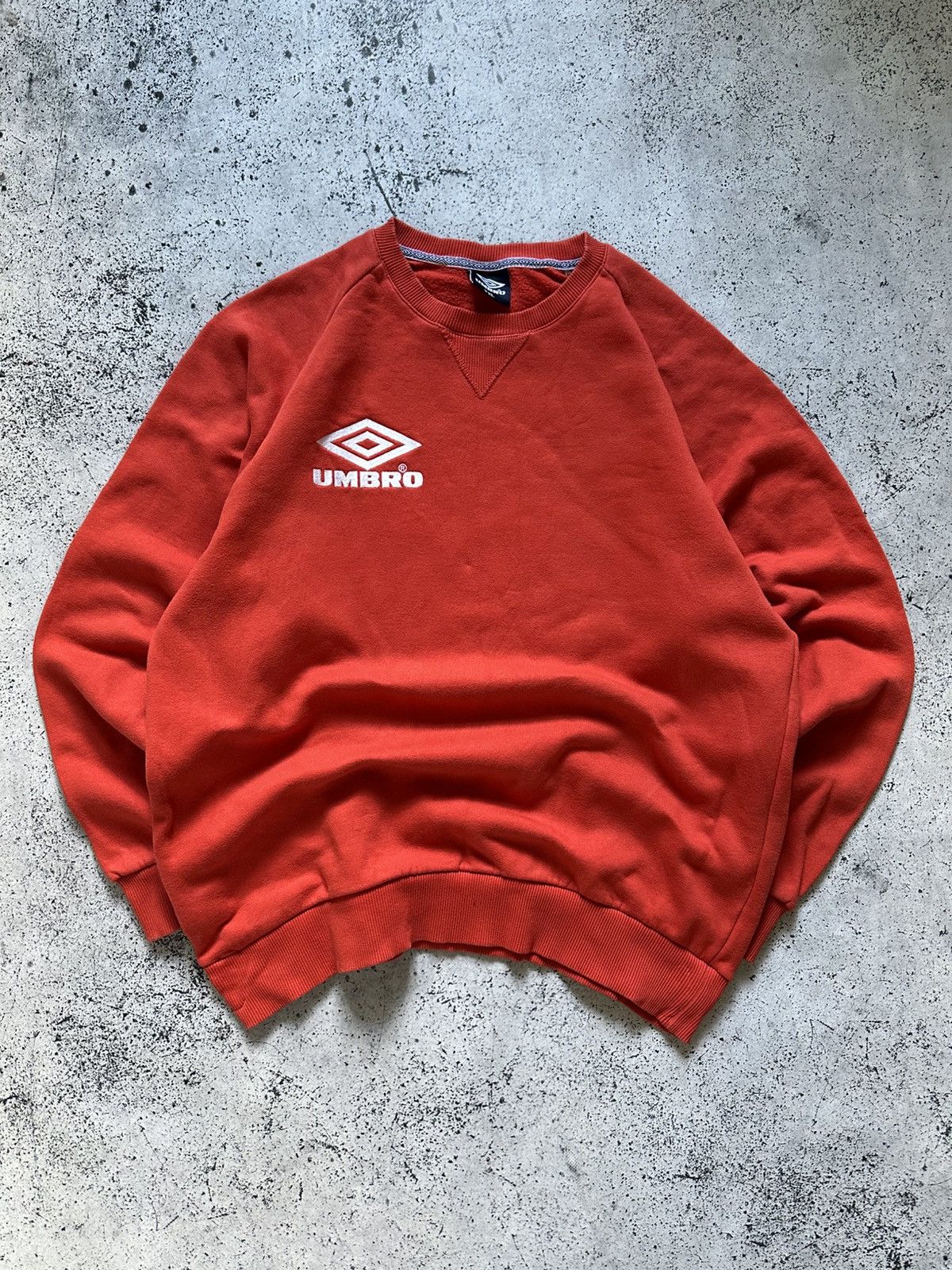 Umbro Vintage Umbro Embroidered Mini Logo Red Sweatshirt Y2K USA Size US XXL / EU 58 / 5 - 1 Thumbnail