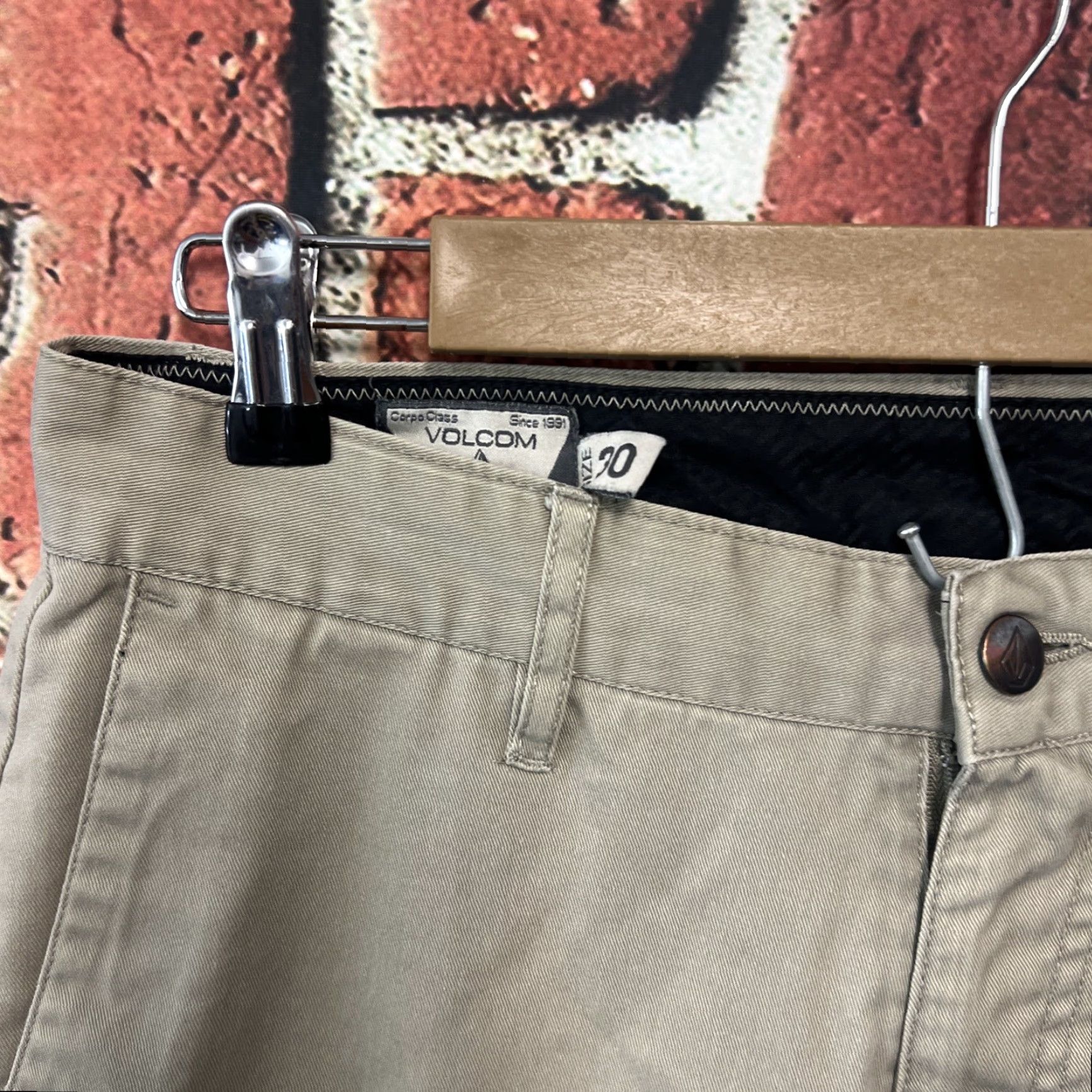 Volcom Volcom Chino Pants Mens 30x31 Tan Khaki Twill Cotton Blend Straight Leg Casual Dress Pants Size US 30 / EU 46 - 2 Thumbnail