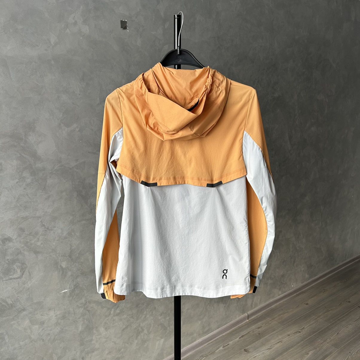On On Running Weather Jacket Lightweight Windbreaker Size XS / US 0-2 / IT 36-38 - 8 Thumbnail