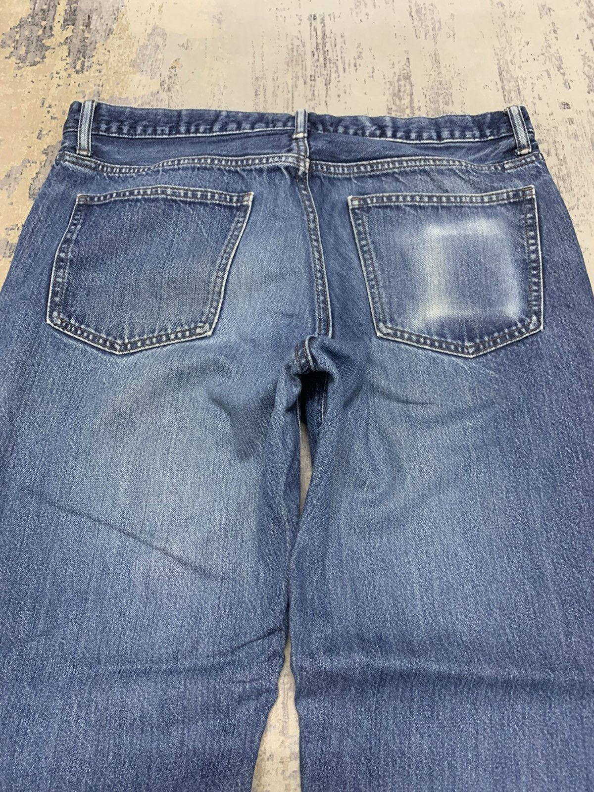 Japanese Brand Vintage Uniqlo Distressed Faded Blue Straight Leg Denim Jean Size US 35 - 13 Thumbnail