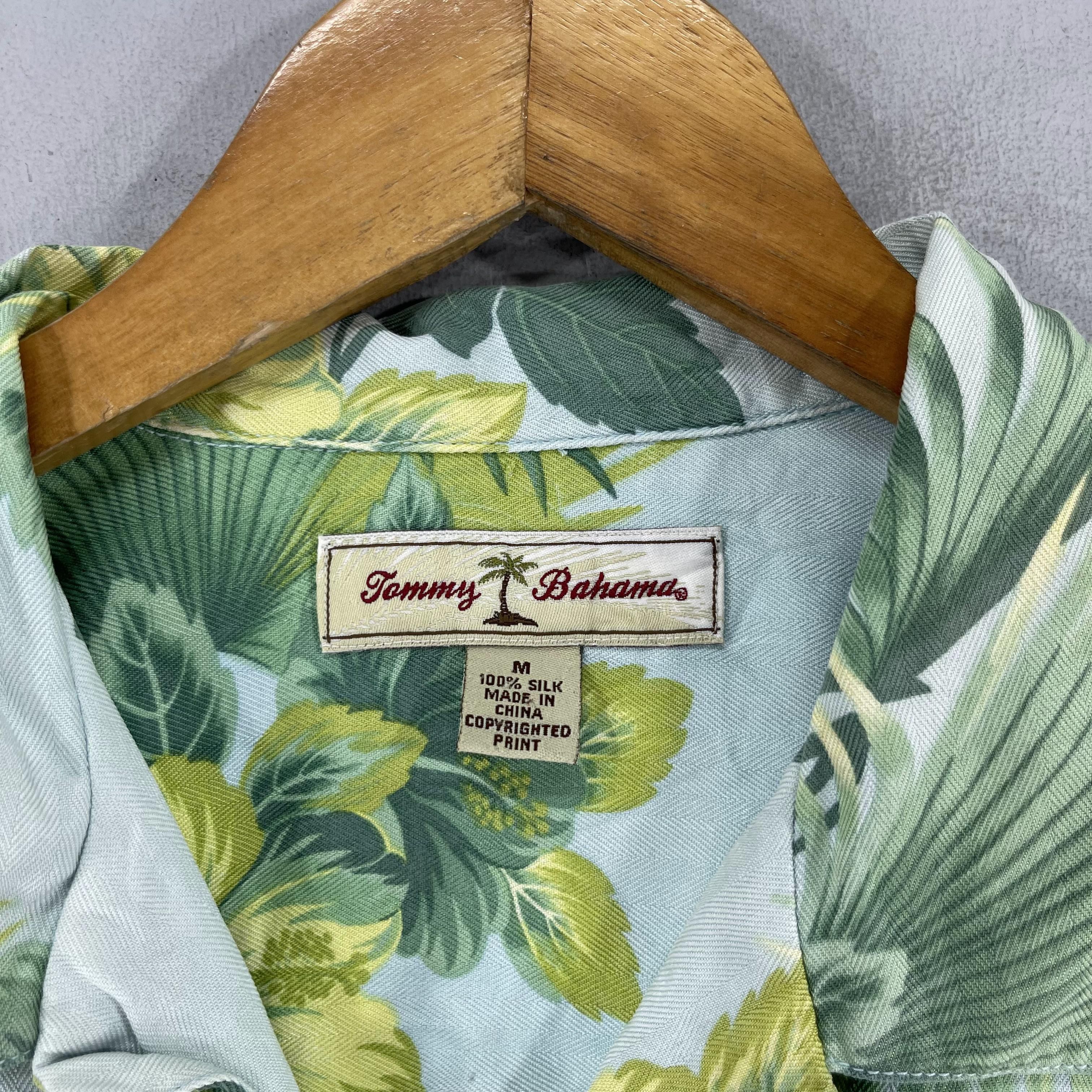 Vintage TOMMY BAHAMA Hawaii Floral Hibiscus Motive Shirt
