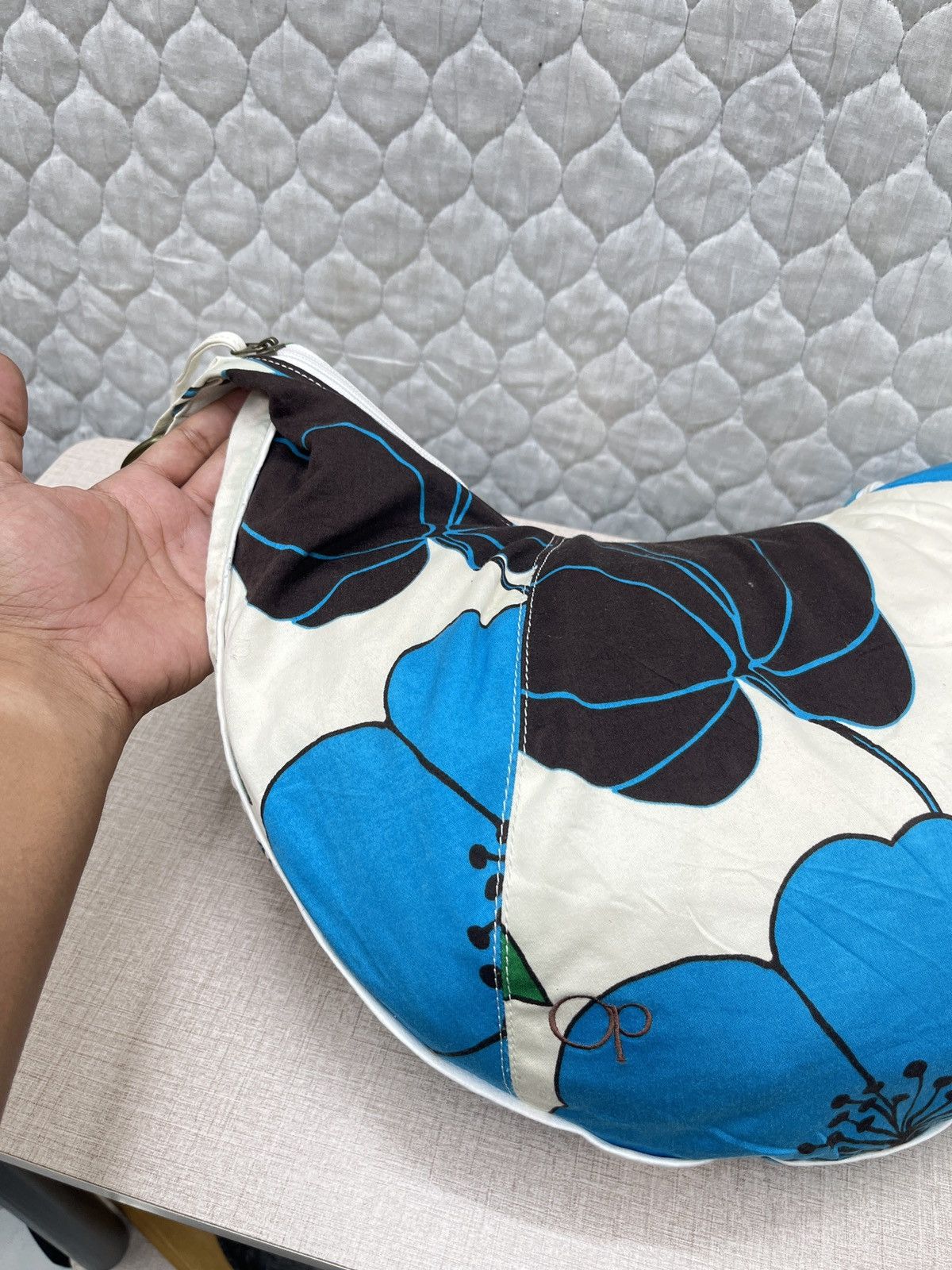 Ocean Pacific 🔥🔥🔥STEALS OCEAN PACIFIC FLORAL SLING BAG Size ONE SIZE - 10 Thumbnail