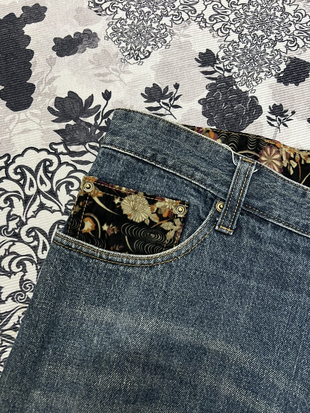 Karakuri Tamashii Vintage Karakurii Tamashi Koii Embroidery Baggy Jeans Size US 39 - 6 Thumbnail