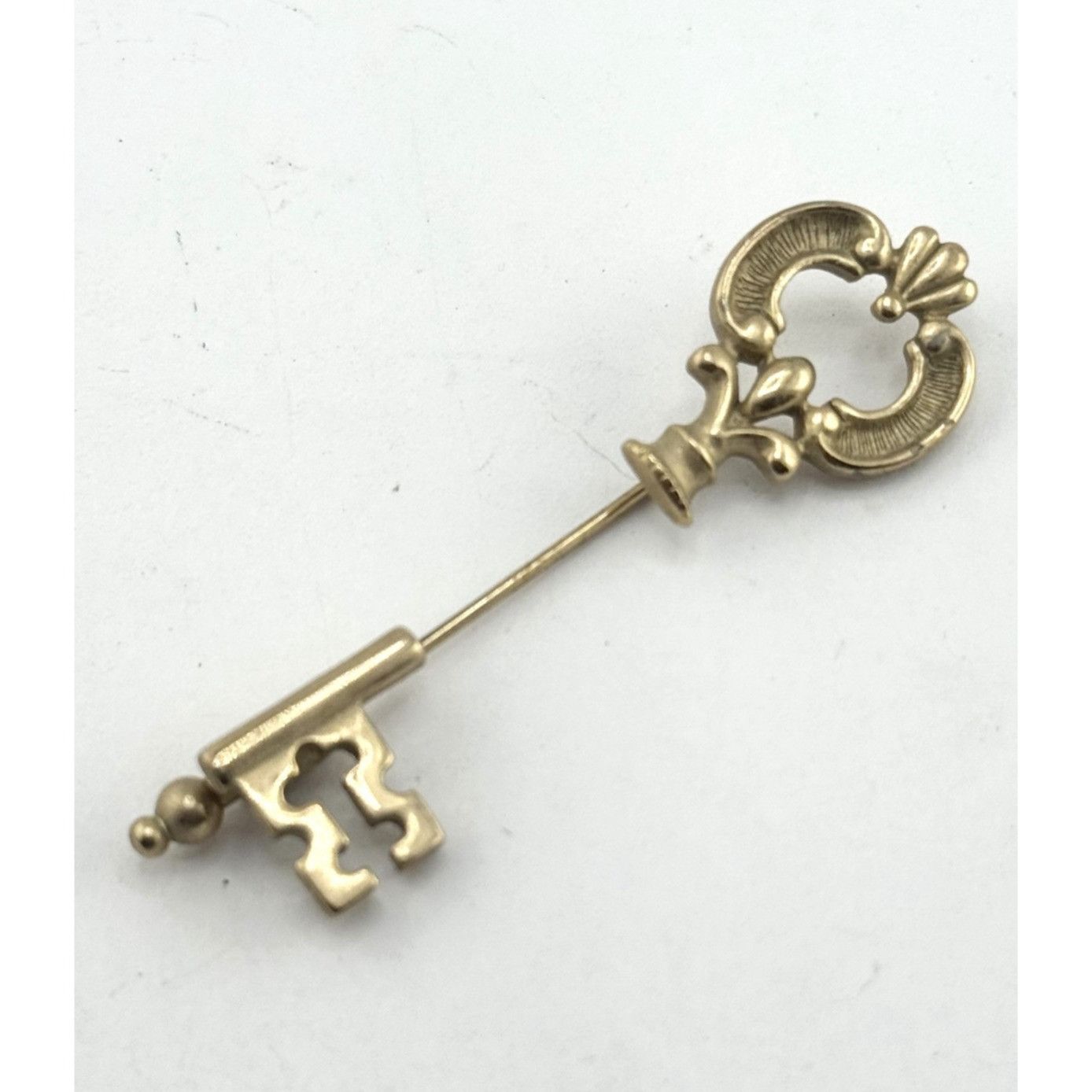 Vintage Vintage Avon Key stick pin Size ONE SIZE - 1 Thumbnail