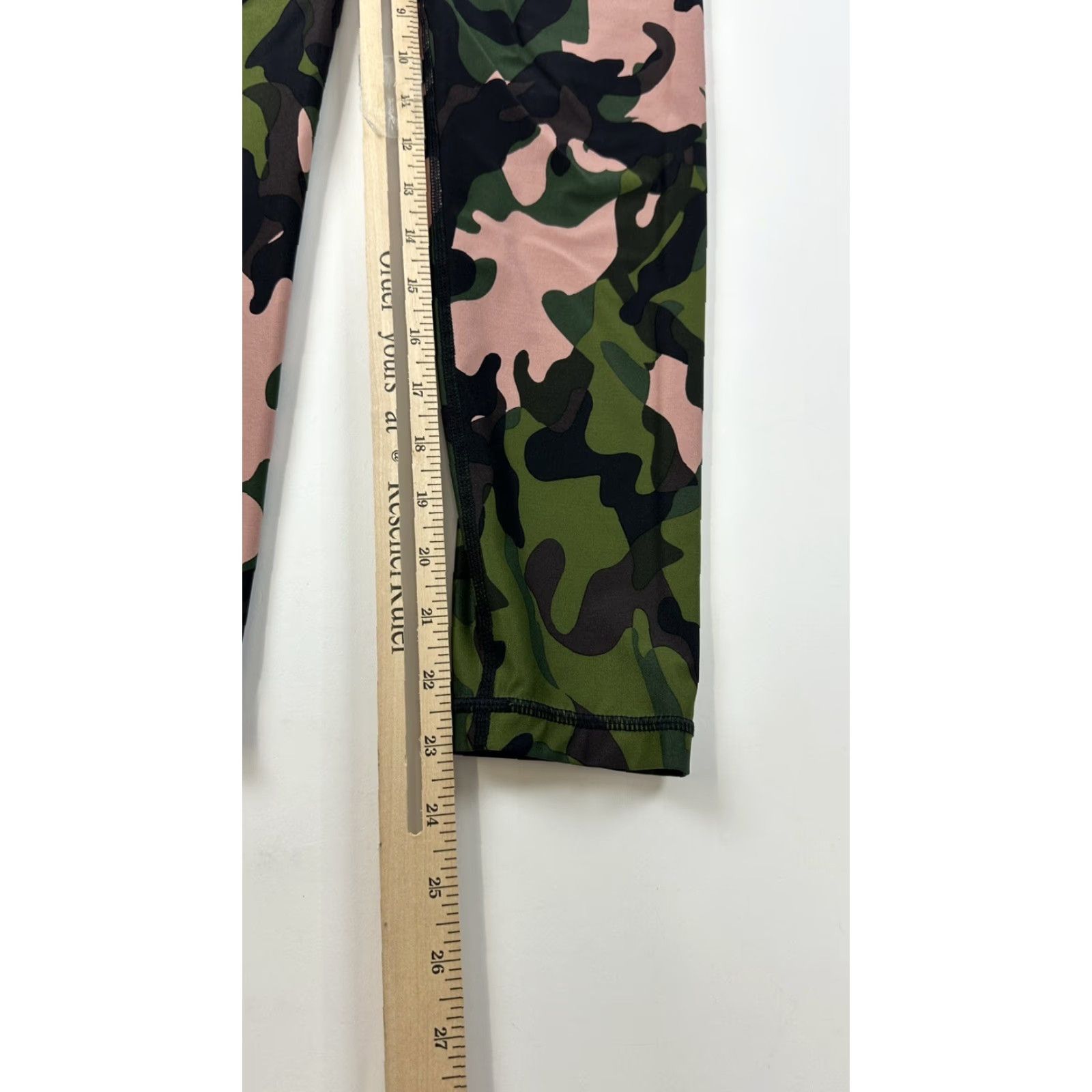 The Upside VINTAGE The Upside Leggings Women’s Small Green Crystal Camo Size 28" / US 6 / IT 42 - 8 Thumbnail