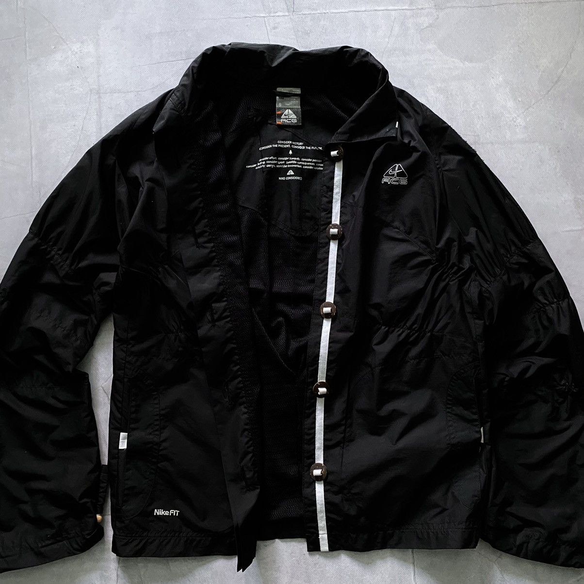 Vintage Vintage Nike ACG Considered Tech Windbreaker Jacket Gorpcore Size S / US 4 / IT 40 - 2 Thumbnail