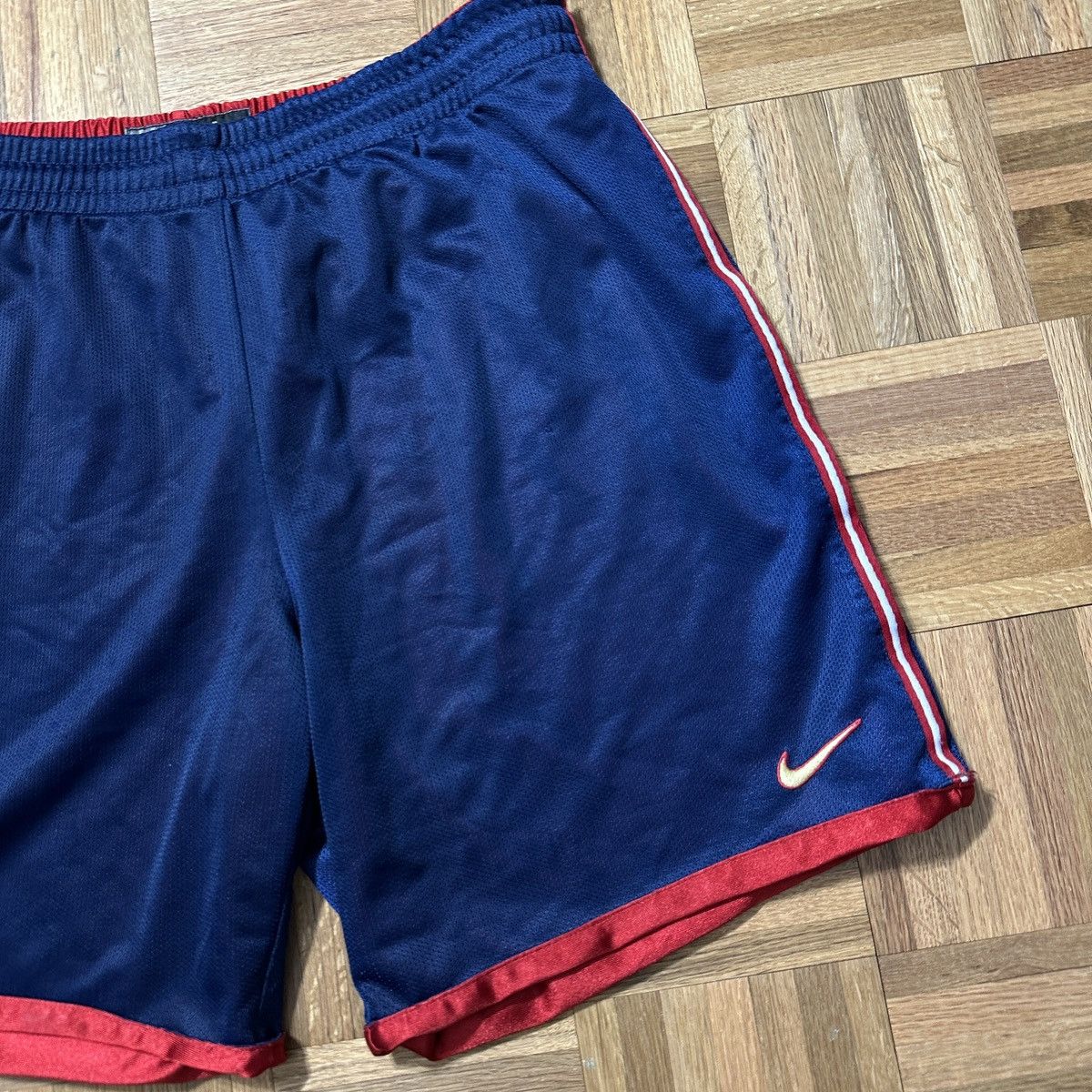 Nike Vintage Nike reversible shorts Size US 34 / EU 50 - 3 Thumbnail
