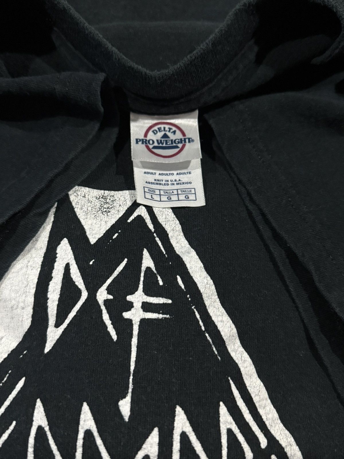 Band Tees Vintage 00’s Def Leppard tee Size US L / EU 52-54 / 3 - 6 Thumbnail