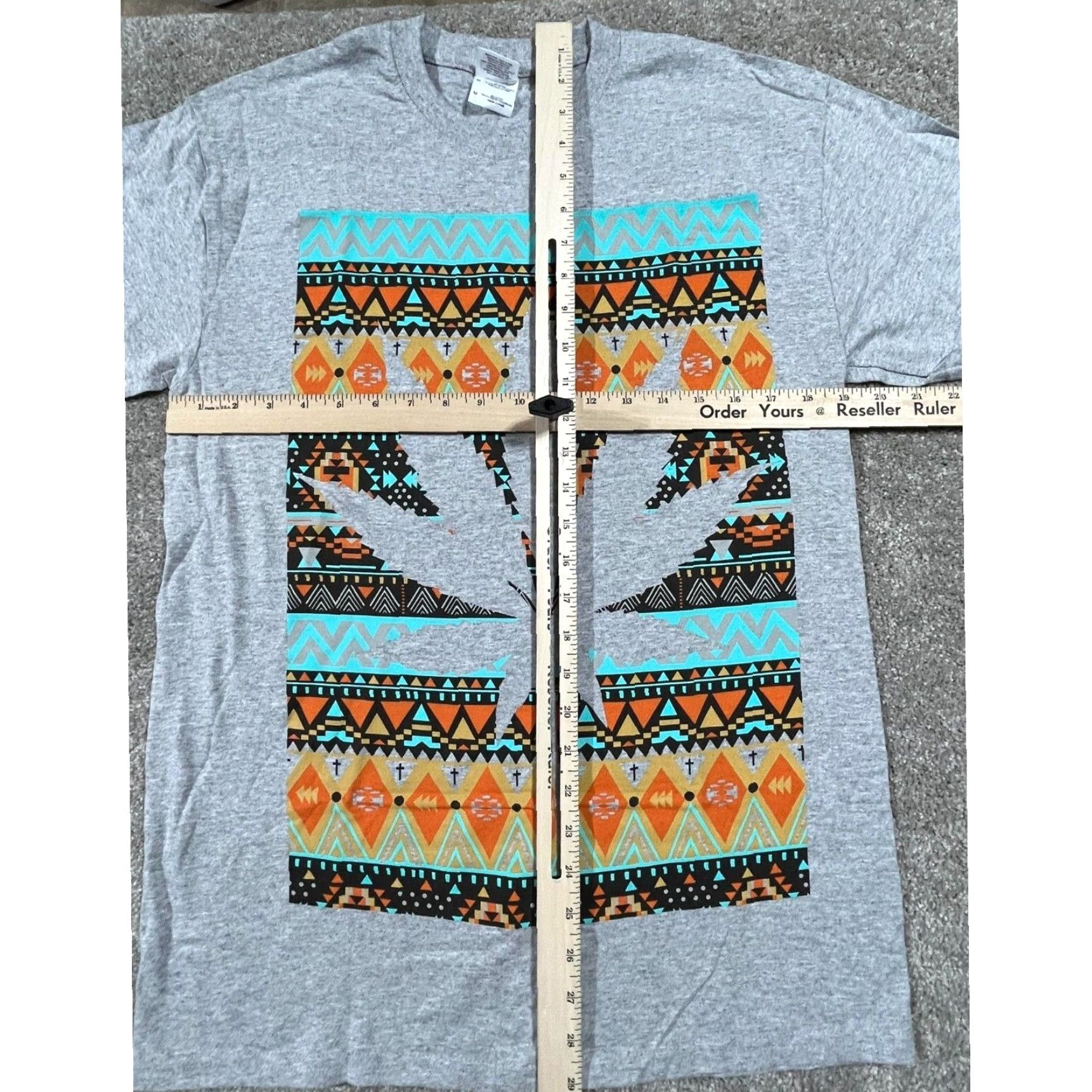 Gildan Marijuana Leaf Shirt Medium Men Gray Gildan Heavy Cotton Crew Neck Short Sleeve Tee Aztec Boho 90s Y2K Festival Retro Colorful Size US M / EU 48-50 / 2 - 3 Thumbnail