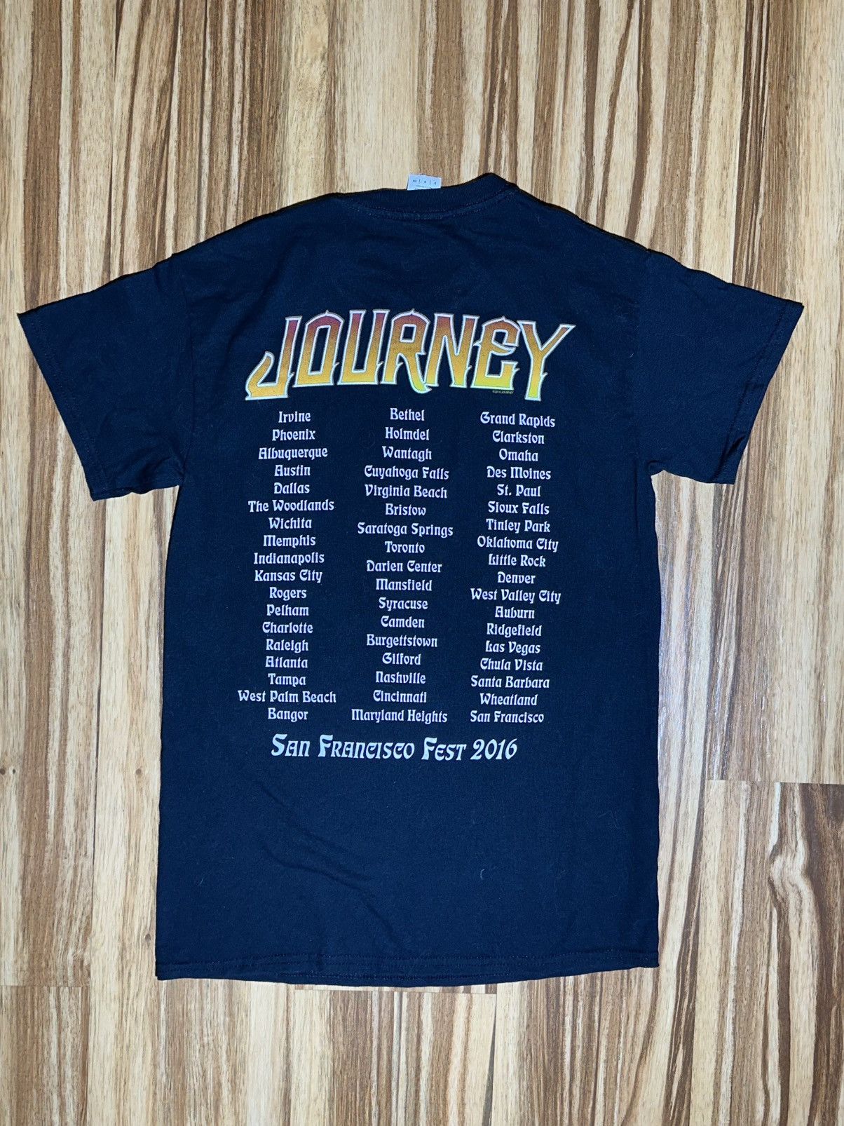 Gildan Gildan 2016 Journey San Francisco tour Tshirt Size US S / EU 44-46 / 1 - 6 Thumbnail