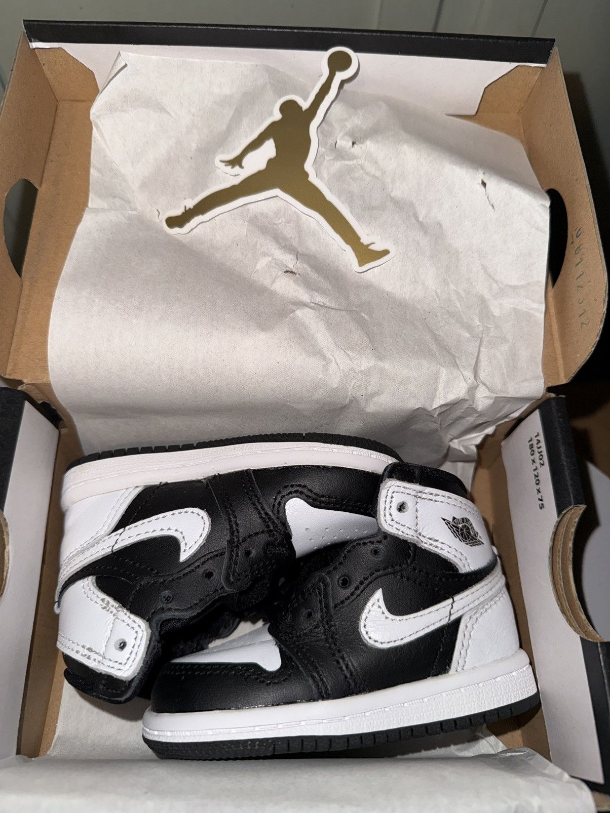 Jordan Brand NEW! Nike Air Jordan 1 Retro OG High TODDLER size 4c OG Box! Size US 5 / EU 37 - 2 Thumbnail