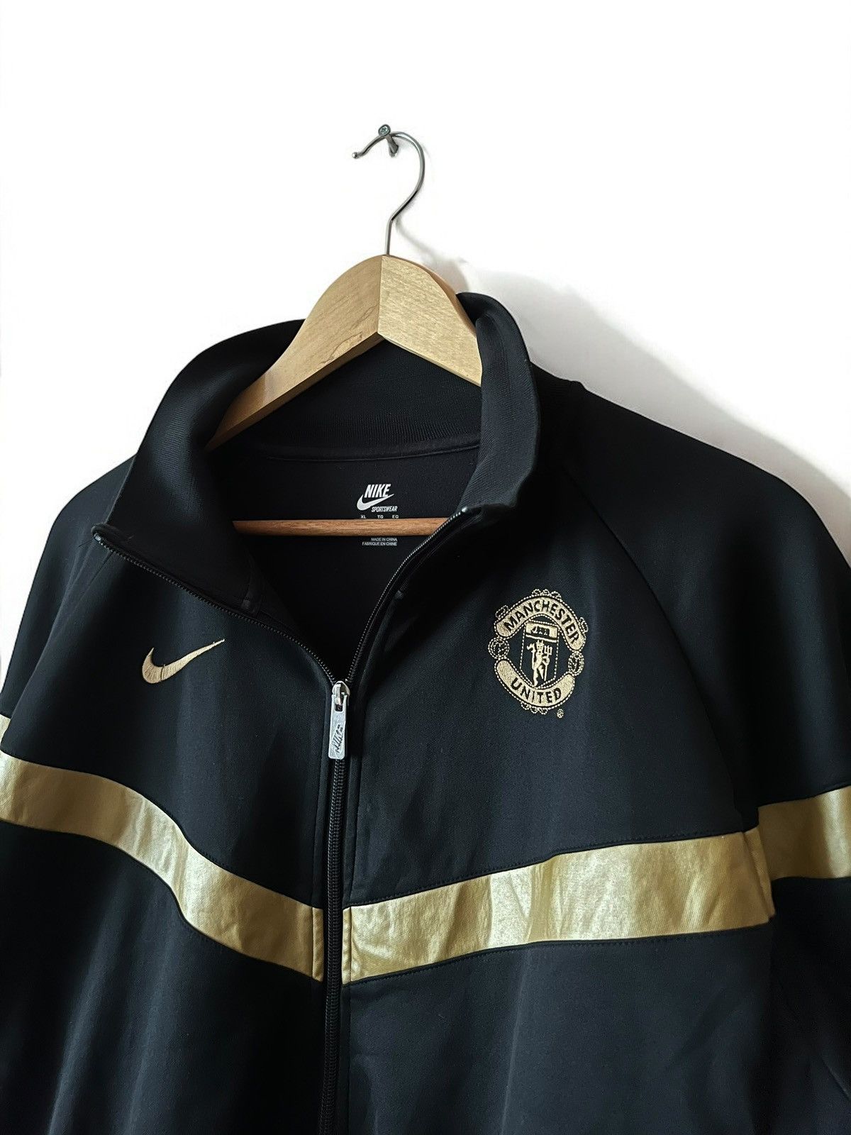 Nike × Vintage Rare NIKE MANCHESTER UNITED 2009 GOLDEN EUGENE TRACK JACKET Size US L / EU 52-54 / 3 - 3 Thumbnail