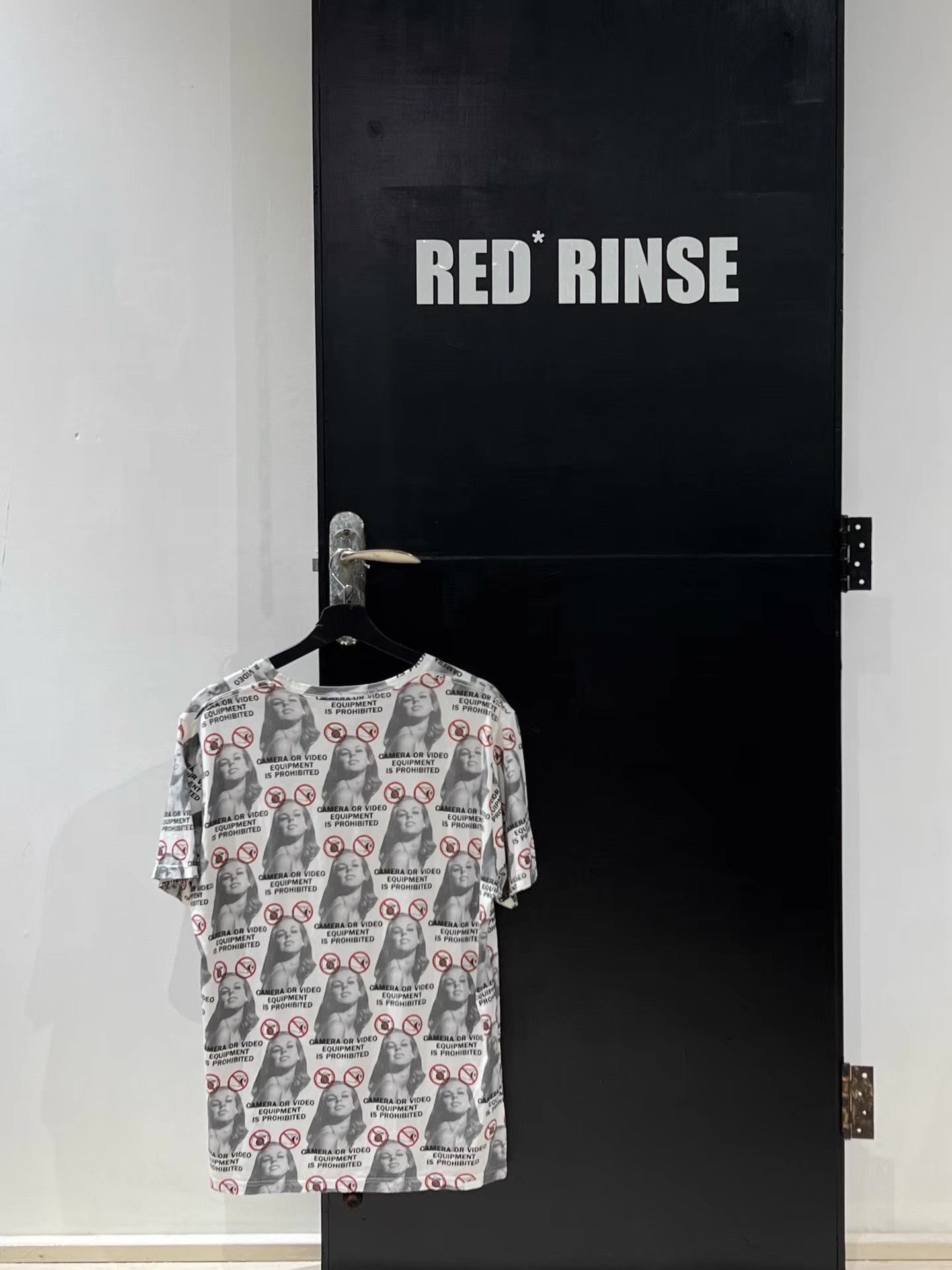 Hysteric Glamour HystericGlamourPaparazziAll-OverPrintShortSleeveT-shirt Q13 Size US L / EU 52-54 / 3 - 2 Thumbnail