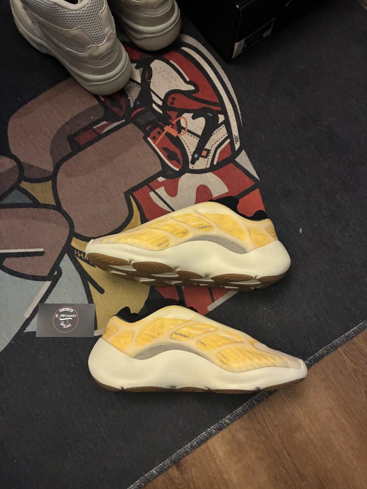 Yeezy Yeezy 700 mono safflower Size US 9 / EU 42 - 3 Thumbnail