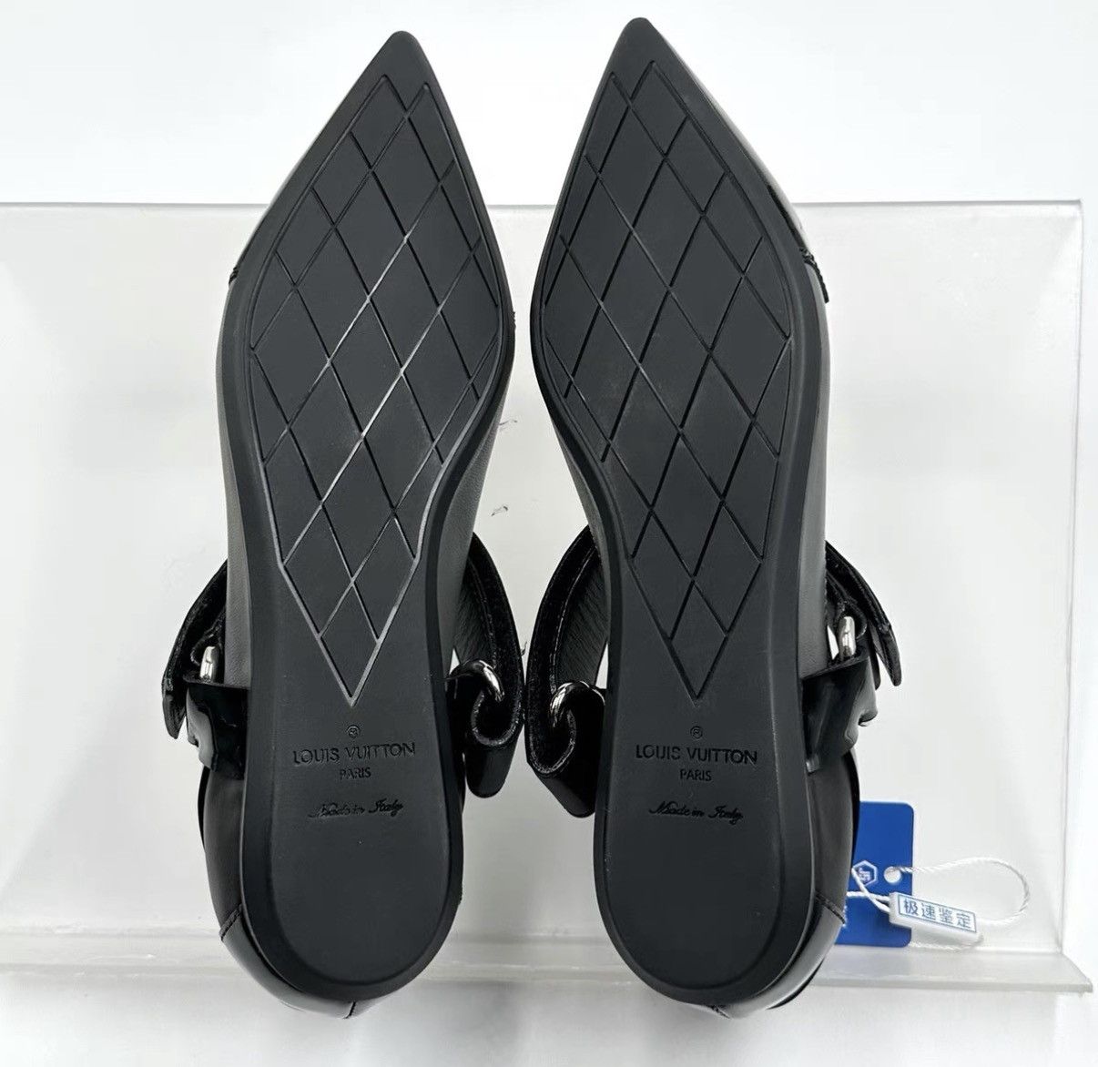 Louis Vuitton Louis Vuitton Velcro Pointed Toe Patent Leather Flats K12 Size US 5 / IT 35 - 7 Thumbnail