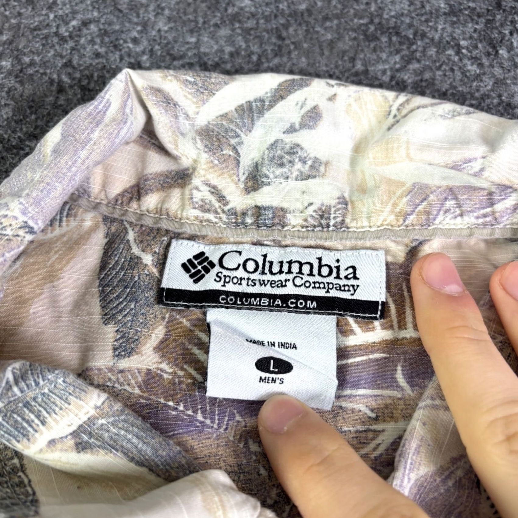 Vintage Columbia PFG Shirt Men Short Sleeve Button-Up Beige Floral Nautical 49in Chest Large L Summer Spring Casual Travel Mens Size US L / EU 52-54 / 3 - 2 Thumbnail