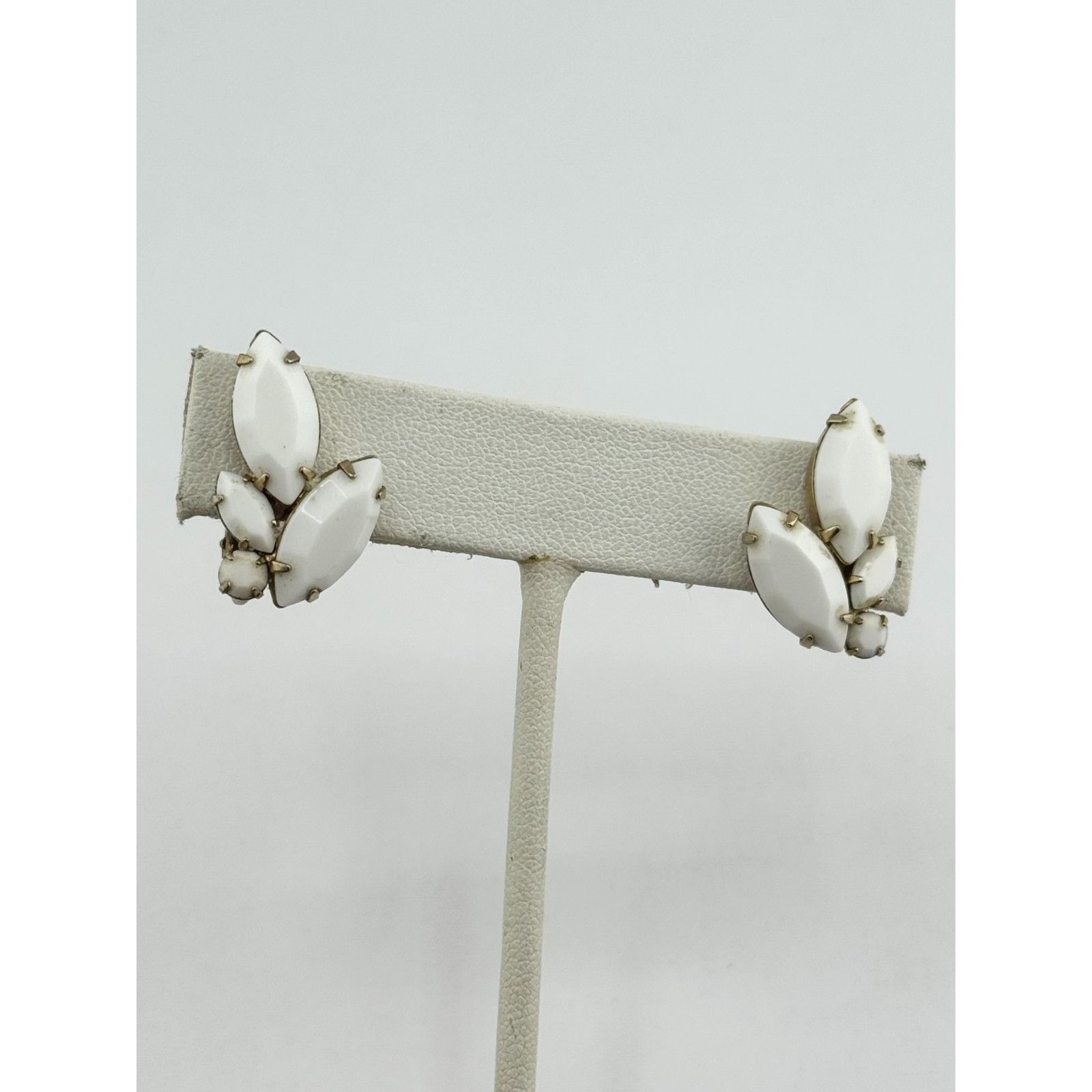 Vintage Vintage white milk glass rhinestone earrings Size ONE SIZE - 2 Thumbnail
