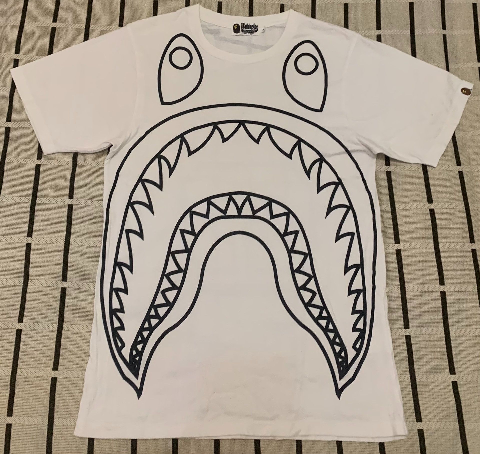Bape Bape Shark Printed T-Shirt S Men Size US S / EU 44-46 / 1 - 1 Thumbnail