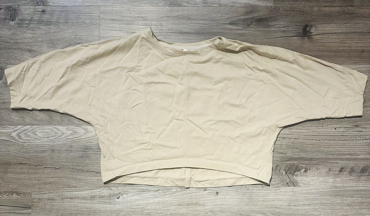 Aritzia Aritzia Babaton Drop Shoulder Crop Top Size XS / US 0-2 / IT 36-38 - 1 Thumbnail