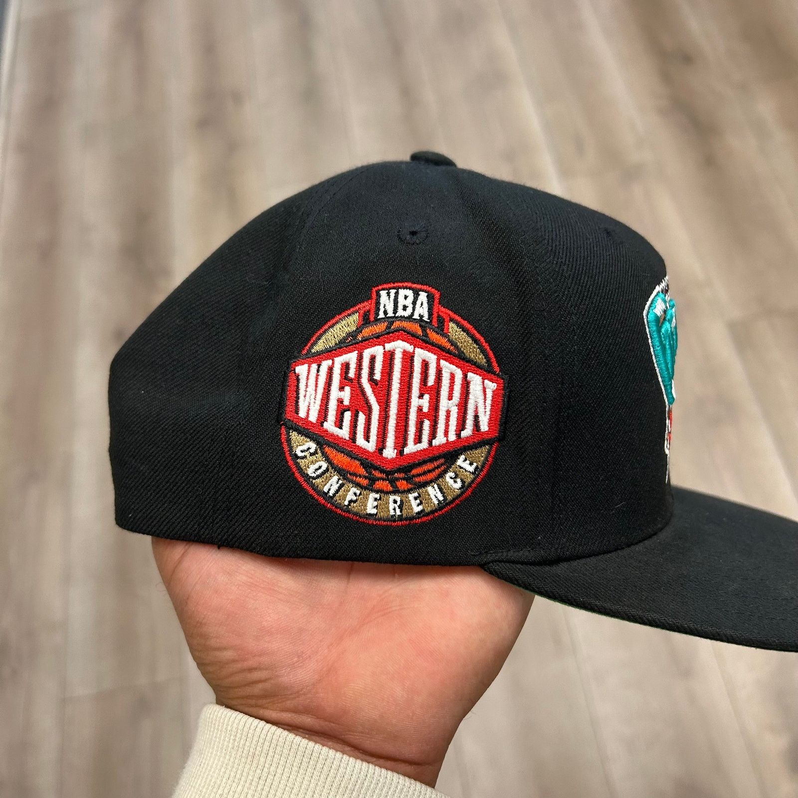Mitchell & Ness Mitchell & Ness Vancouver Grizzlies snapback hat cap black Size ONE SIZE - 5 Thumbnail