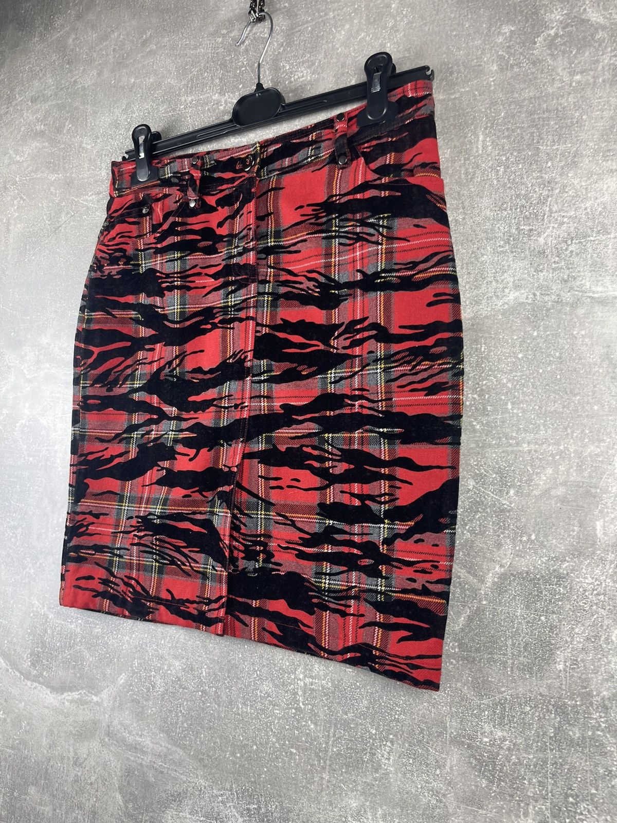 Versace × Versus Versace Versus Versace Archive Runway Red /Black Tartan Camo Skirt Size 27" / US 4 / IT 40 - 2 Thumbnail
