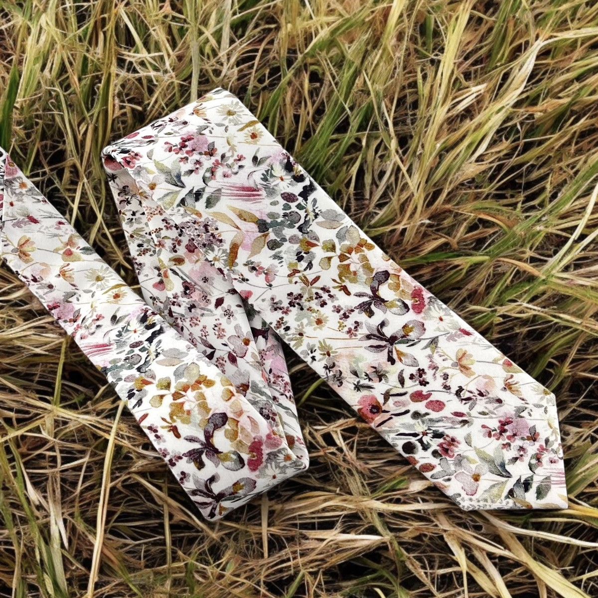 Other White w/ Raspberry Red Meadow Floral Necktie, Slim 2.75” Tie Size ONE SIZE - 2 Thumbnail