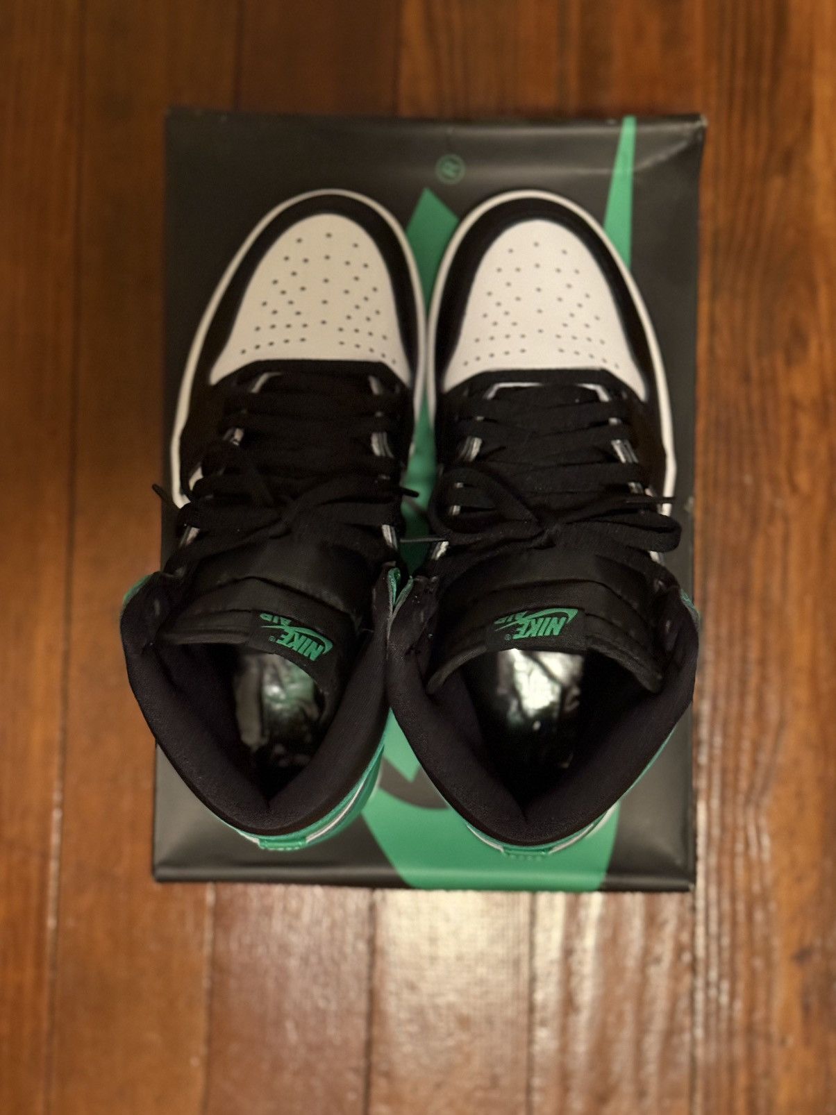 Air Jordan 1 Retro High OG Lucky Green