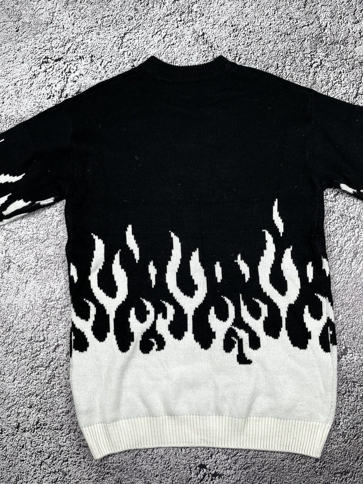 Vintage Vintage Y2K long fire style sweater streetwear size S Size US S / EU 44-46 / 1 - 7 Thumbnail
