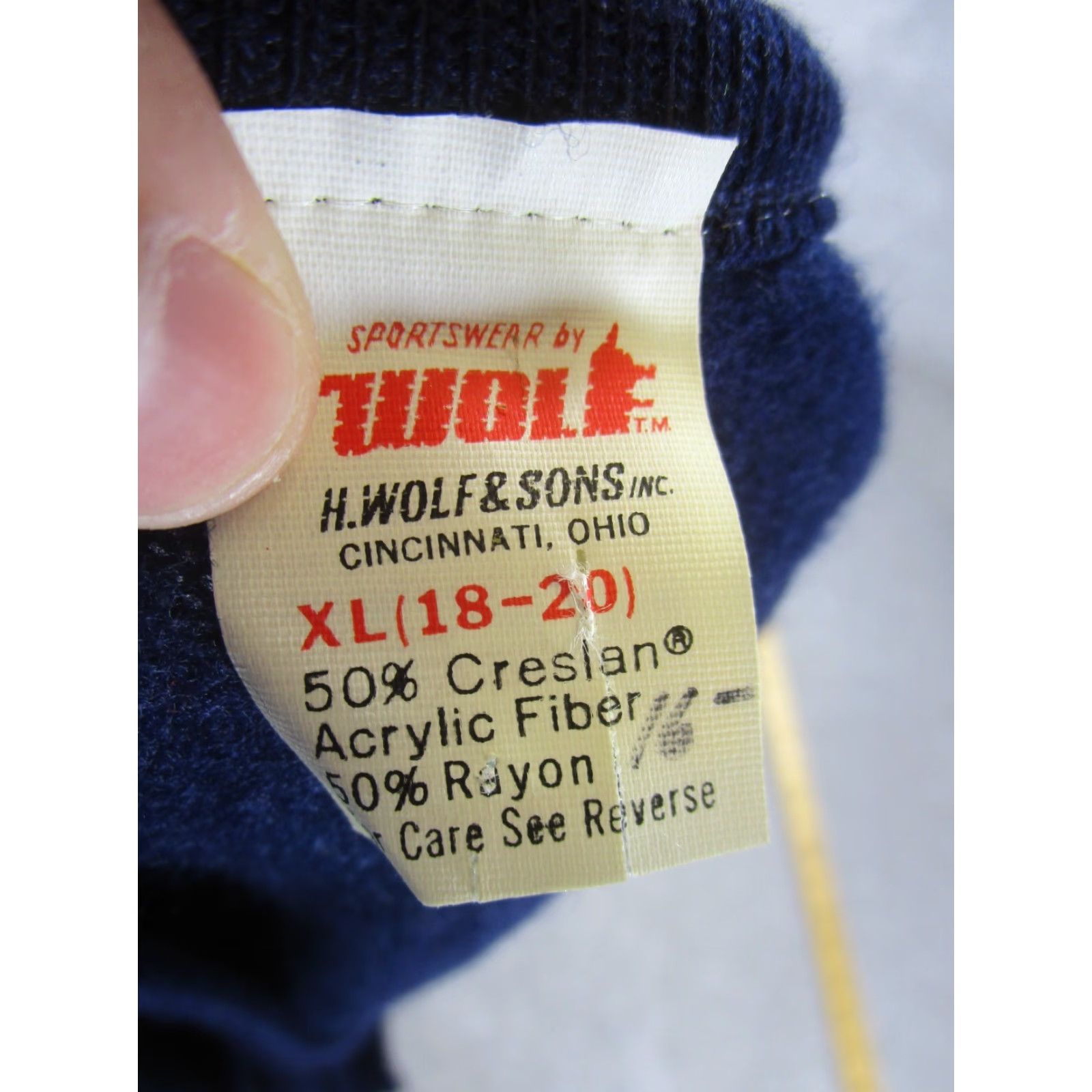 Vintage VINTAGE Wolf Navy Blue Knit V-Neck Tennis Sweater Womens XL Pullover Casual Size XL / US 12-14 / IT 48-50 - 6 Thumbnail