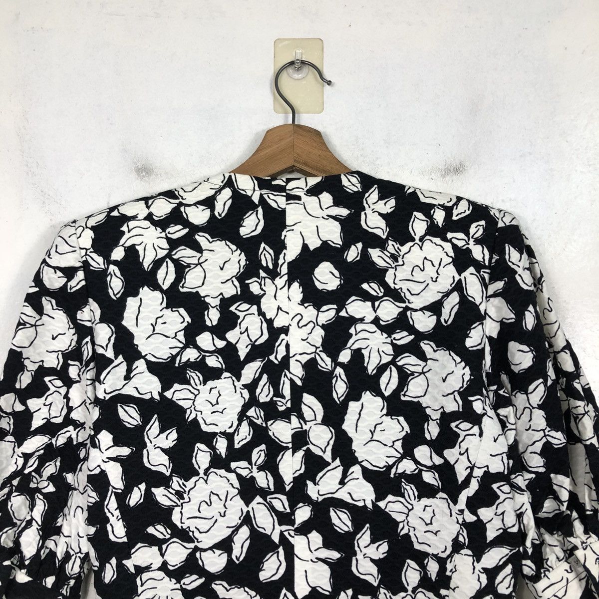 Givenchy 📌Cropped Short Sleeve Givenchy Nouvelle Boutique Paris Size M / US 6-8 / IT 42-44 - 13 Thumbnail