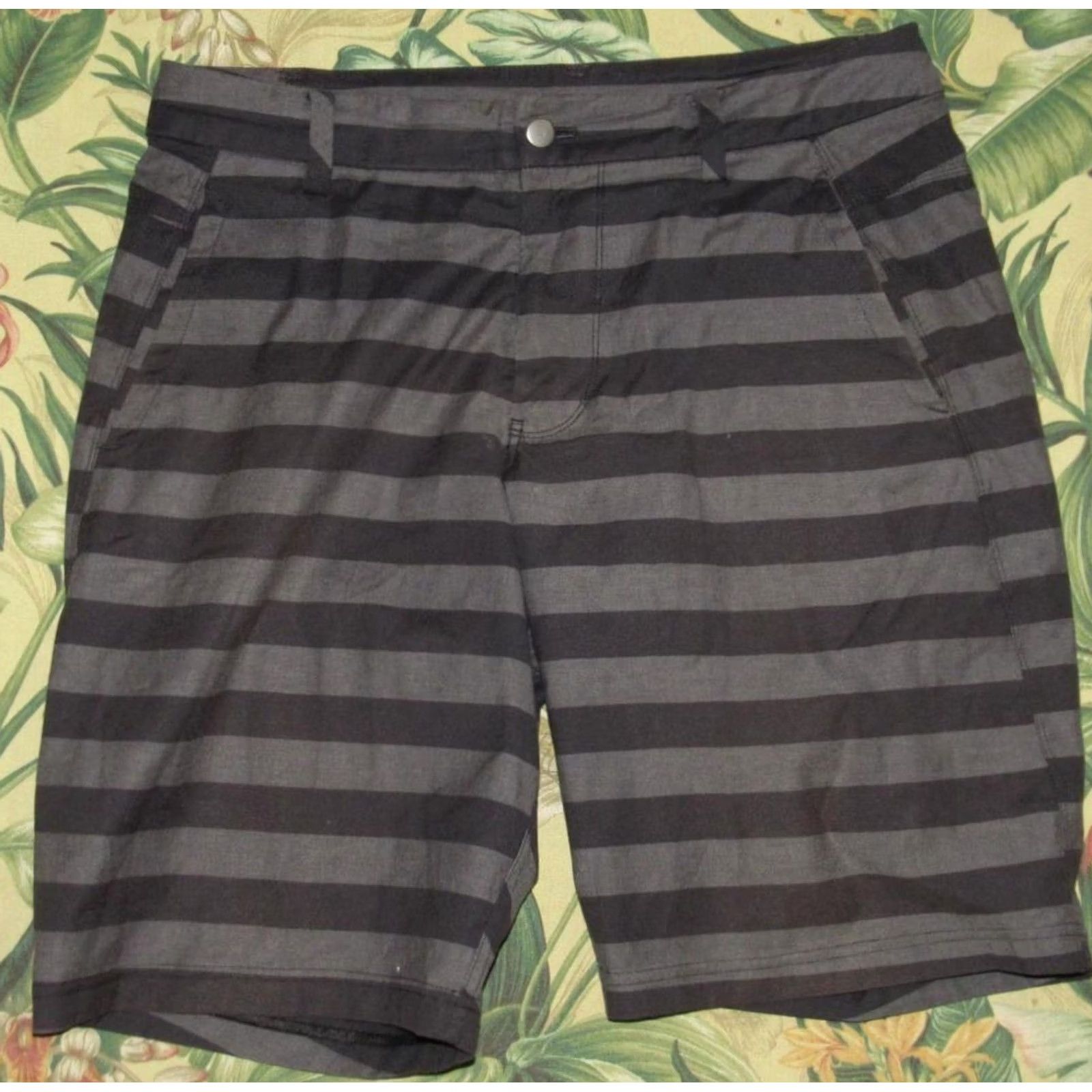 Lululemon Mens LULULEMON Grey Striped 11" Shorts 34 Size US 34 / EU 50 - 2 Thumbnail