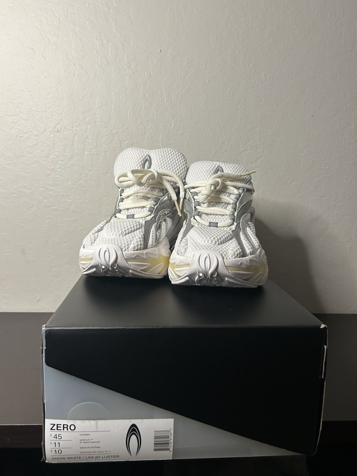 Endless Endless Typer Various Zero Snow White Sneaker Size US 11 / EU 44 - 1 Thumbnail