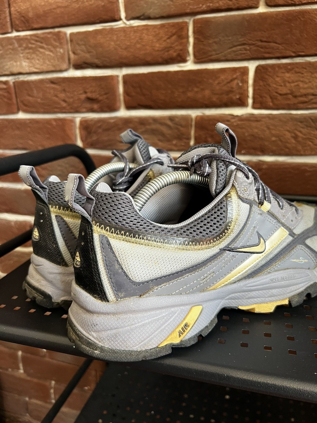 Nike ACG Nike ACG Y2k Vintage 2005 Og Low Sneakers Hype Outdoor Rare Size US 9 / EU 42 - 6 Thumbnail