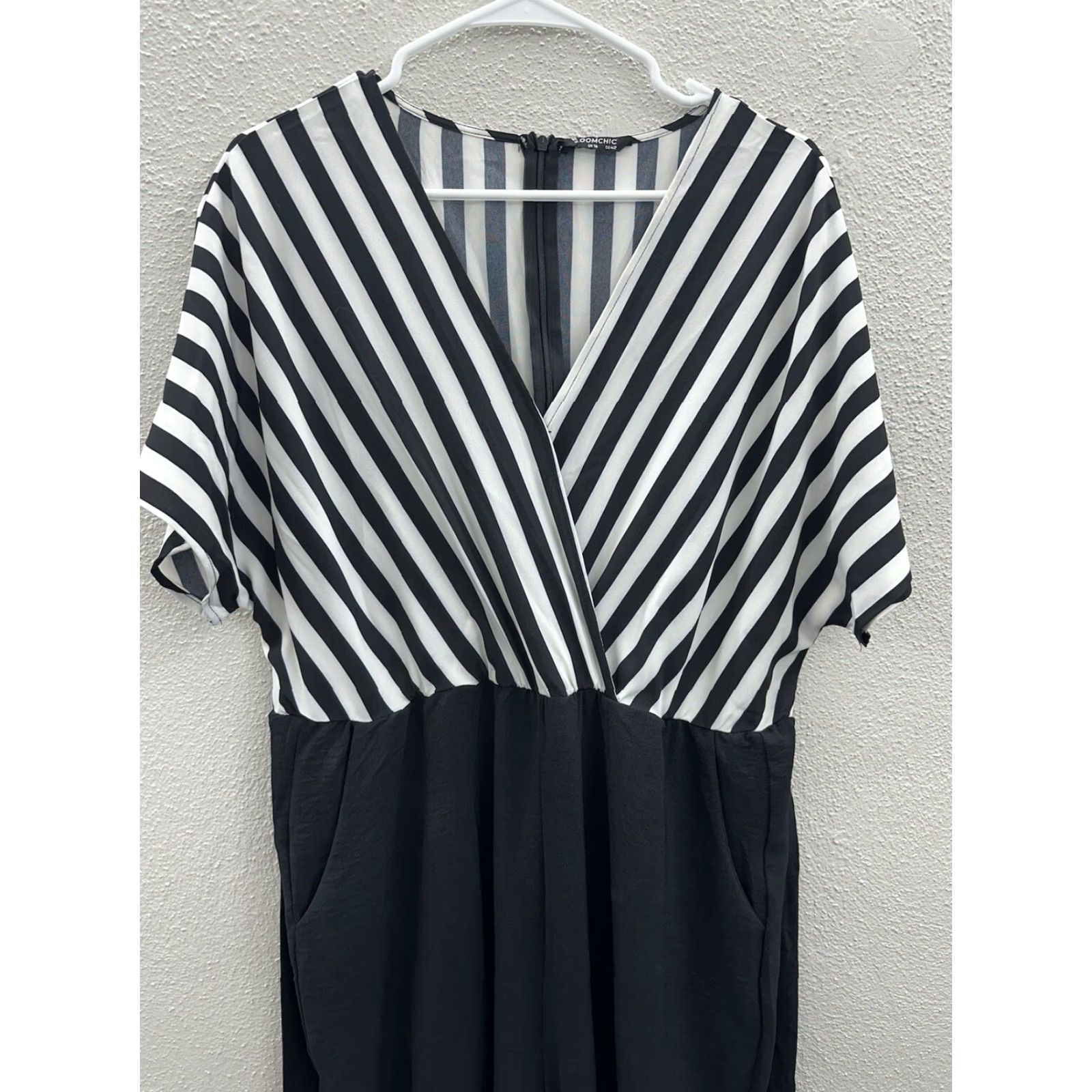 Vintage VINTAGE Bloomchic Jumpsuit One-Piece Womens 12 Black White Striped Short Sleeve Belted Pockets Button Summer Fall Spring Winter Size 34" / US 12 / IT 48 - 3 Thumbnail