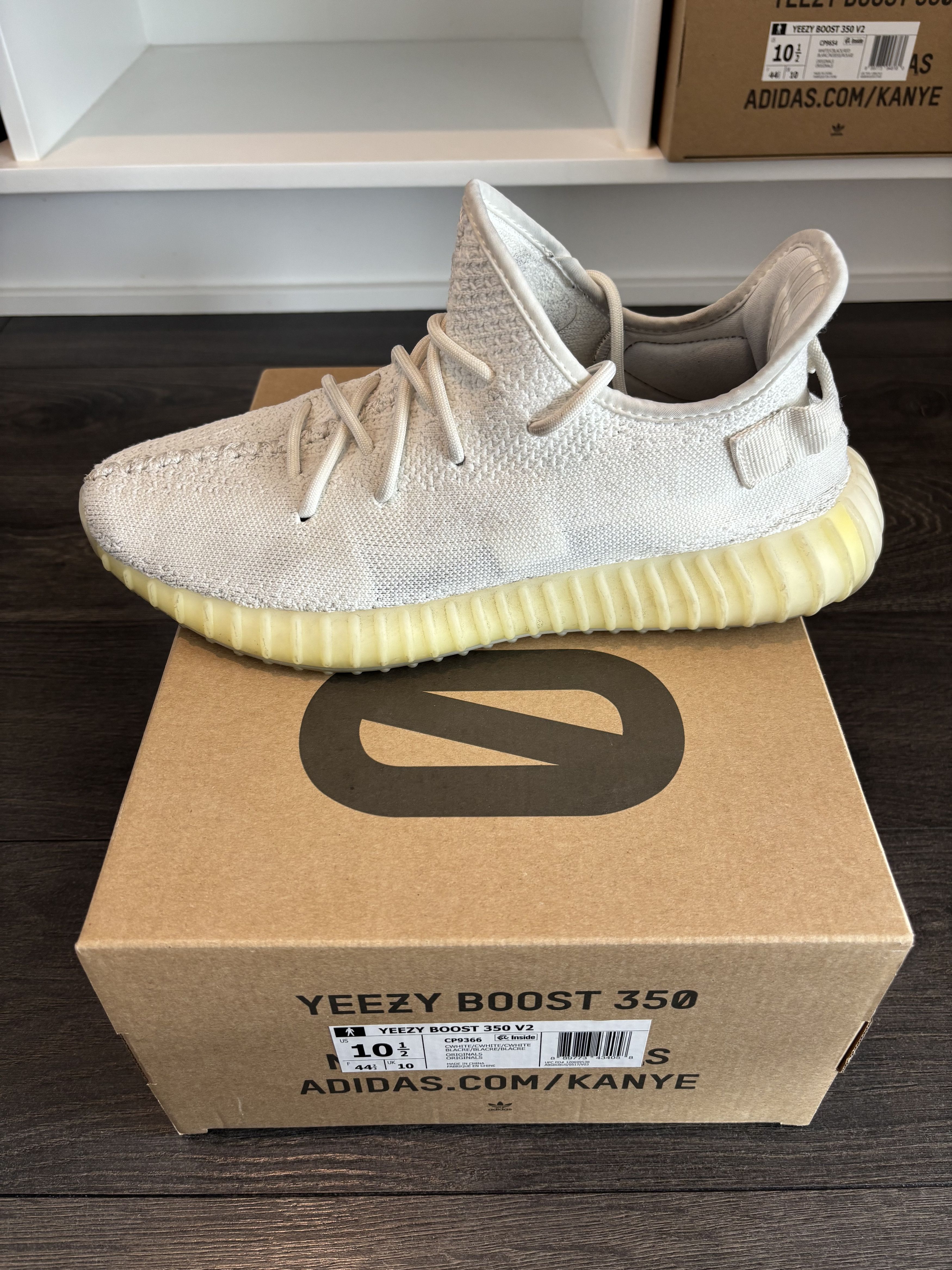 Yeezy Yeezy Boost 350 V2 Triple White Size US 10.5 / EU 43-44 - 5 Thumbnail