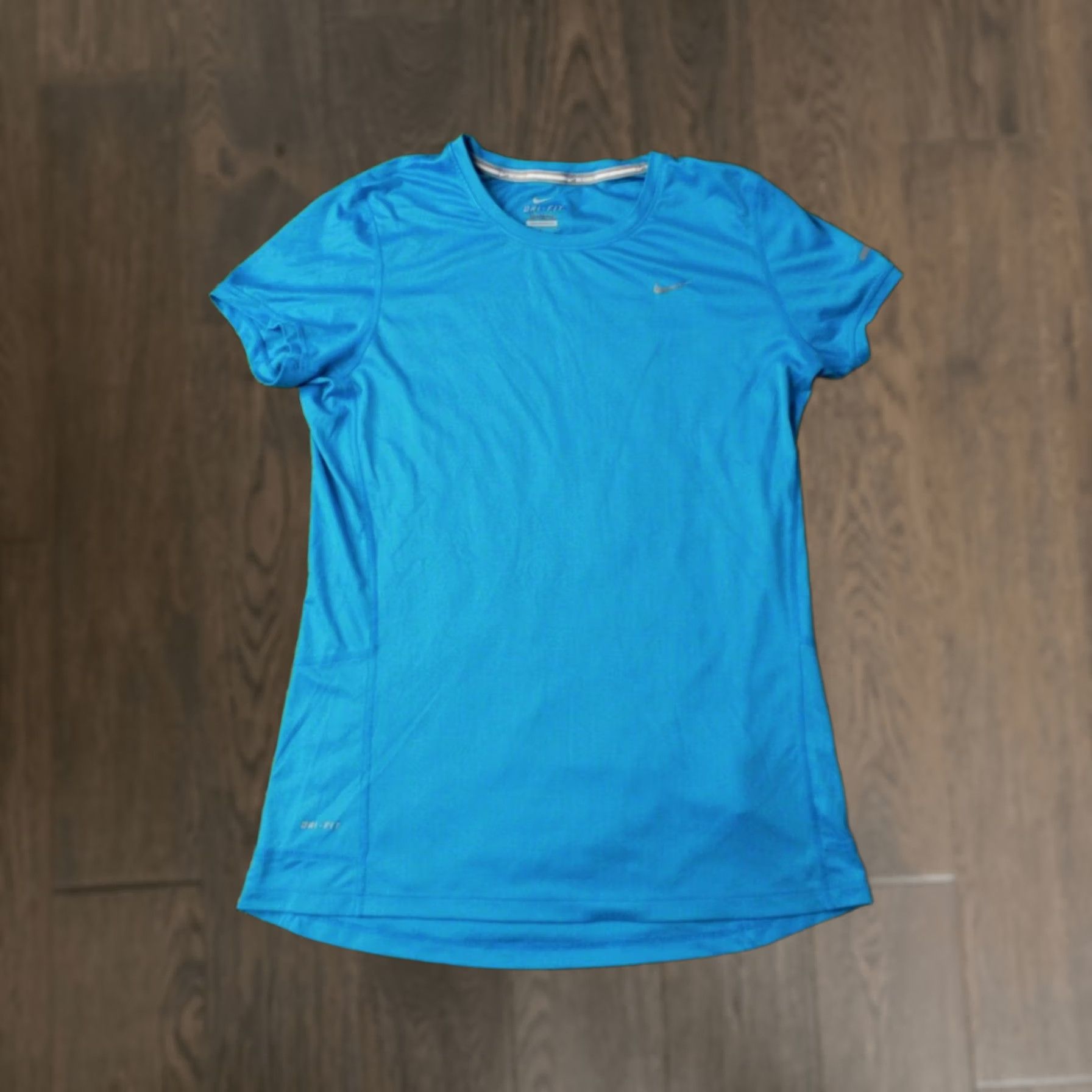 Nike NIKE RUNNING SHIRT Women M Medium Blue 2016 Dri-FIT Training Jersey T-Shirt Nike Run Size M / US 6-8 / IT 42-44 - 1 Thumbnail