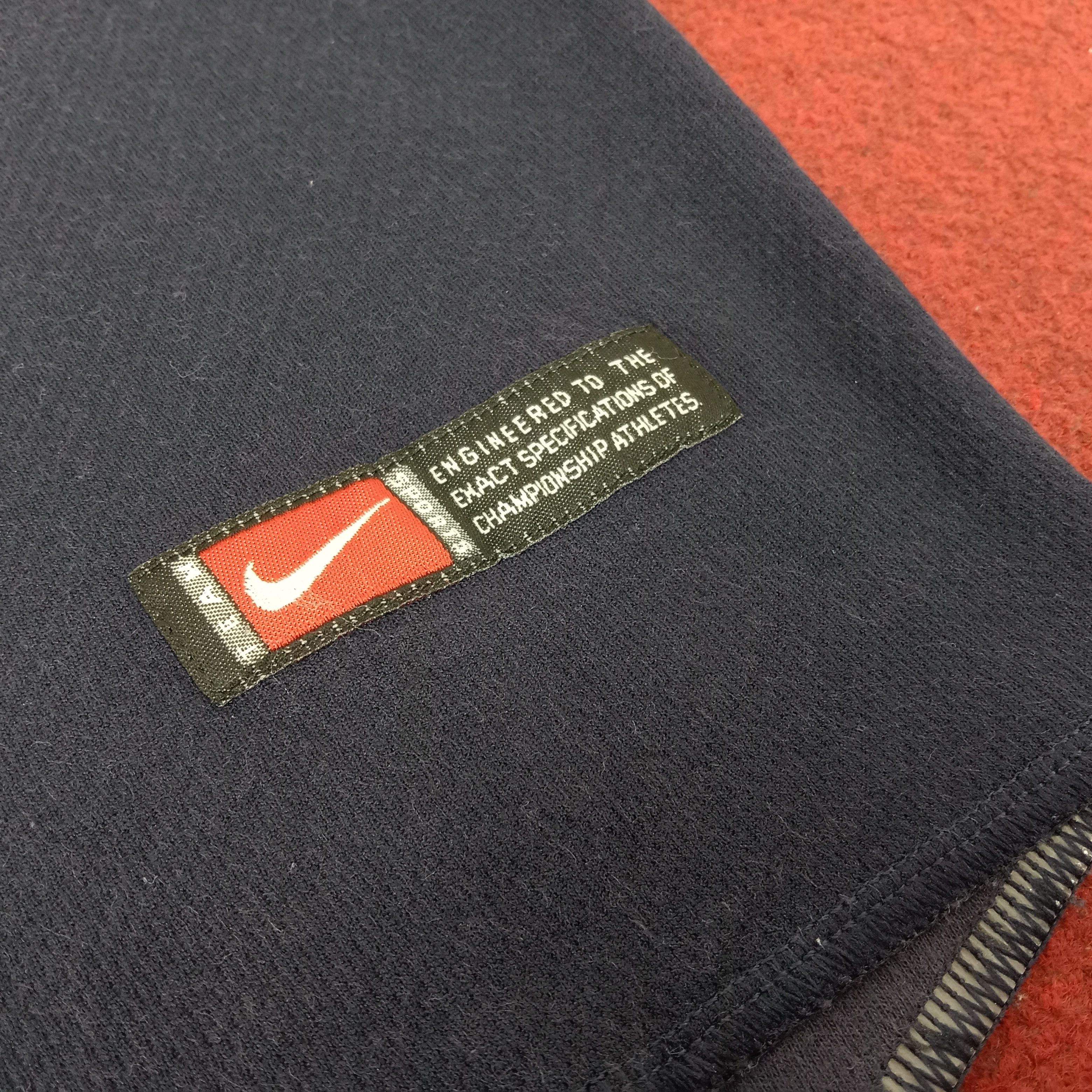 Nike × Vintage Nike Sportswear Streetwear Style Small Logo Design Tshirt Size US L / EU 52-54 / 3 - 6 Thumbnail
