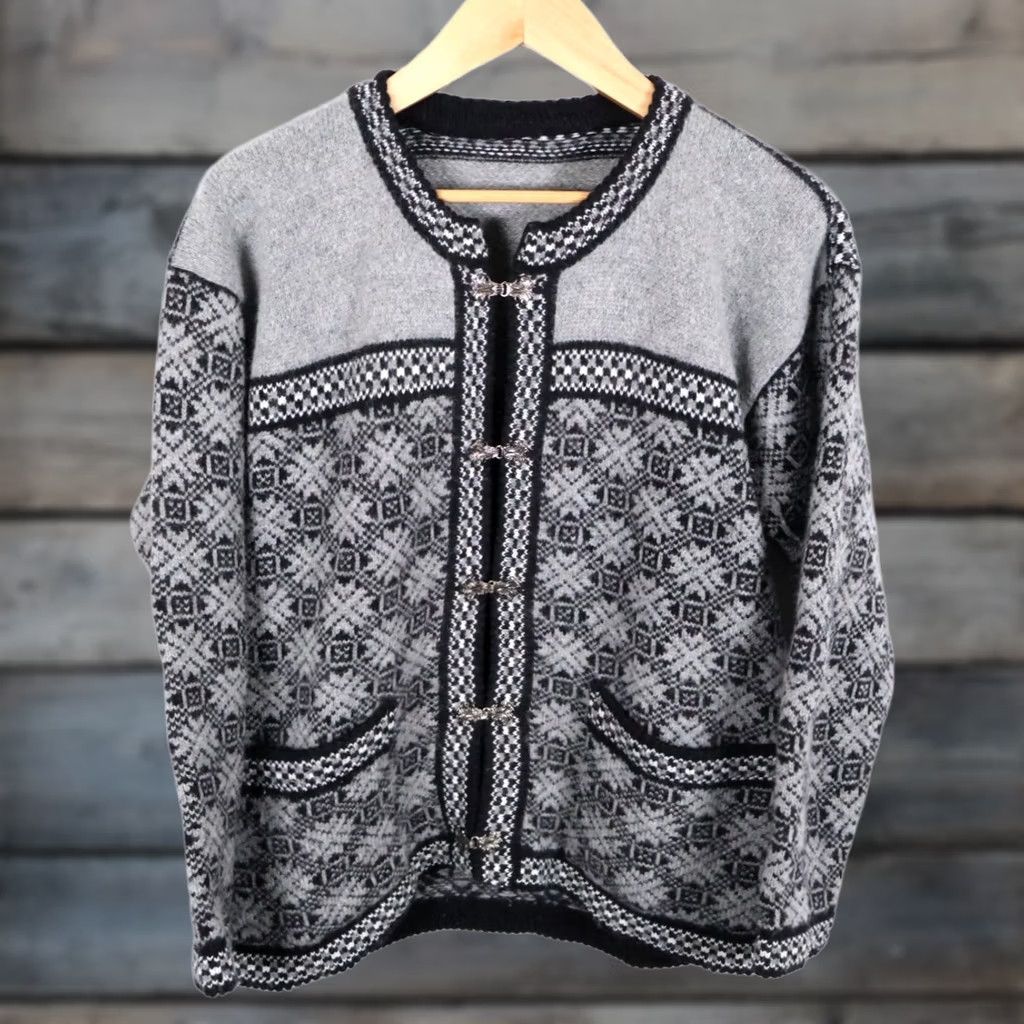 Vintage VINTAGE Icelandic Wool Clasp Cardigan Women's L Gray Black Geometric Pattern Sweater Size L / US 10 / IT 46 - 1 Thumbnail