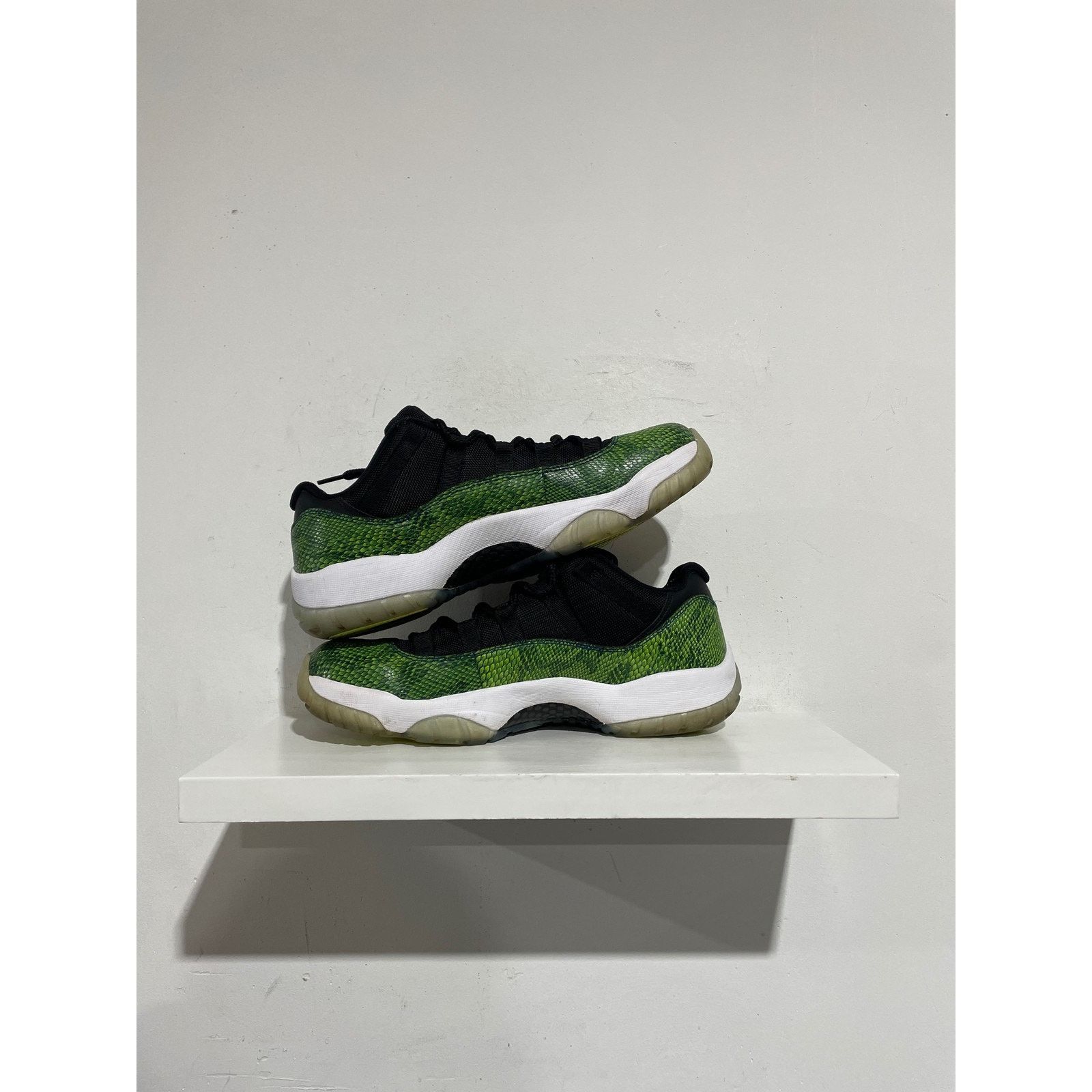 Nike NIKE JORDAN 11 LOW GREEN SNAKESKIN SIZE 10 PREOWNED Size US 10 / EU 43 - 2 Thumbnail