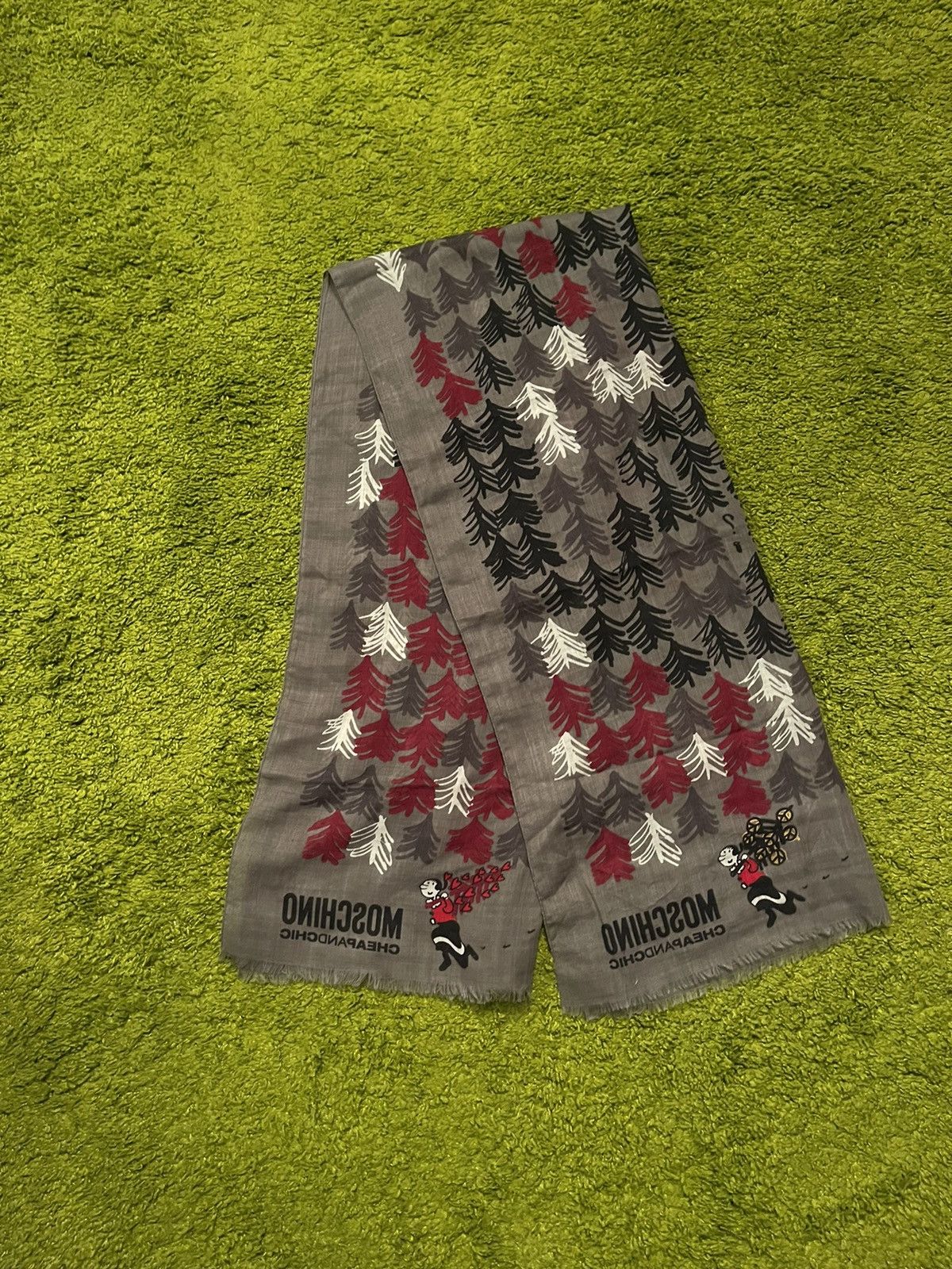 Boutique Moschino × Love Moschino × Moschino 🎄 Moschino 100% wool Christmas pattern scarf Size ONE SIZE - 1 Thumbnail