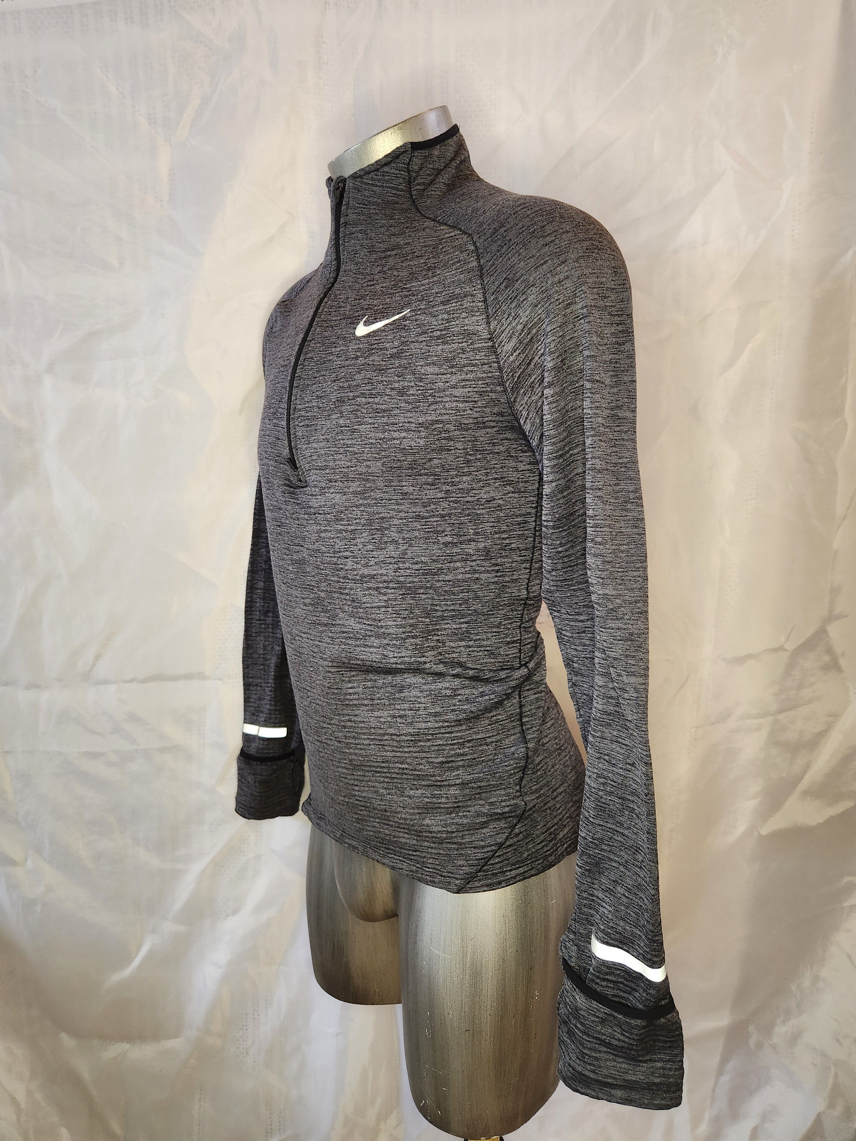 Nike dri-fit thumbhole sleeve reflective Size US L / EU 52-54 / 3 - 3 Thumbnail