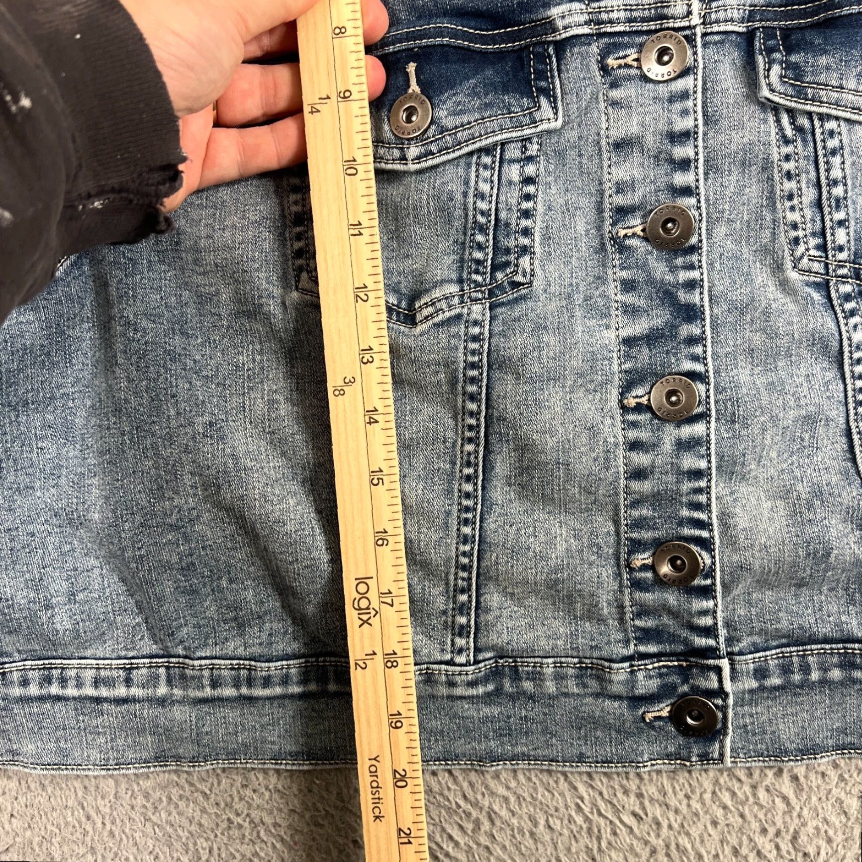 Torrid VINTAGE Torrid Denim Jacket Women Sz 4 Cropped Moto Style Blue Cotton Short Sleeve Buttons Size 27" / US 4 / IT 40 - 5 Thumbnail