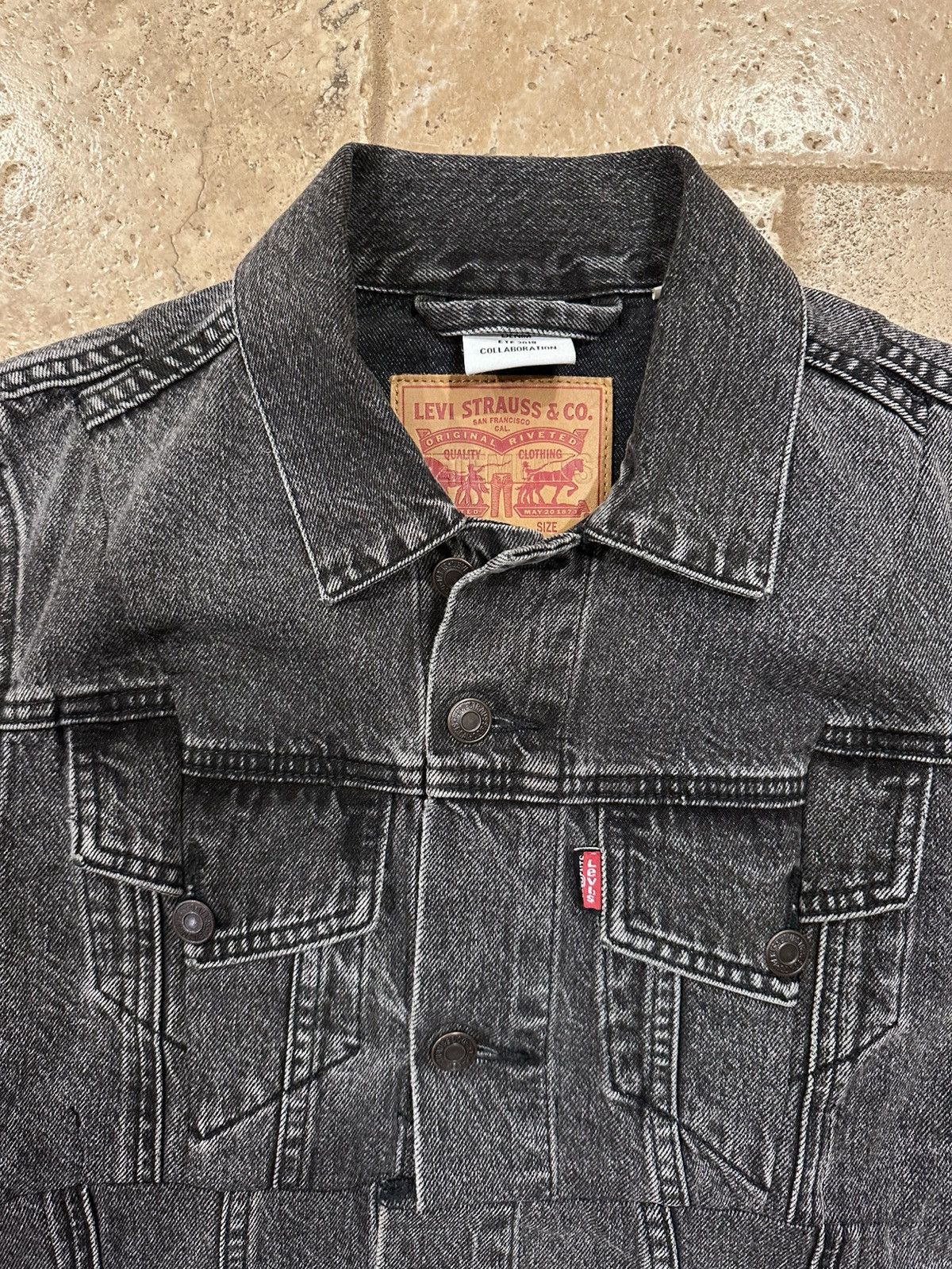 Levi's × Vetements Vetements x Levi’s SS18 Reconstructed Denim Black Jacket Size XS / US 0-2 / IT 36-38 - 8 Thumbnail