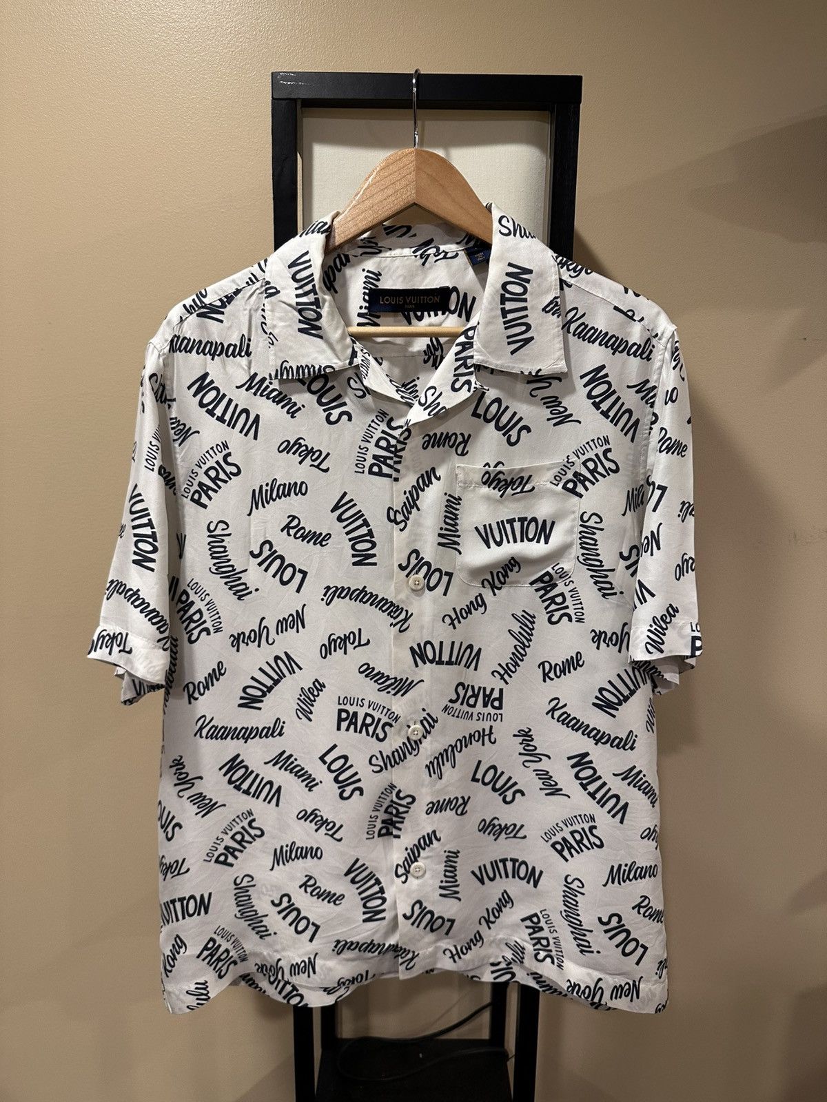 Kim Jones Louis Vuitton Kim Jones SS18 Cities White Silk Button Shirt Size US L / EU 52-54 / 3 - 1 Thumbnail