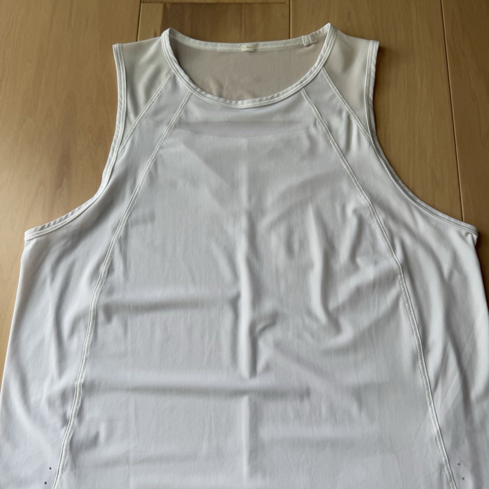 Lululemon Lululemon Tank Top Women's 6 White Vent Surge Workout Size M / US 6-8 / IT 42-44 - 3 Thumbnail