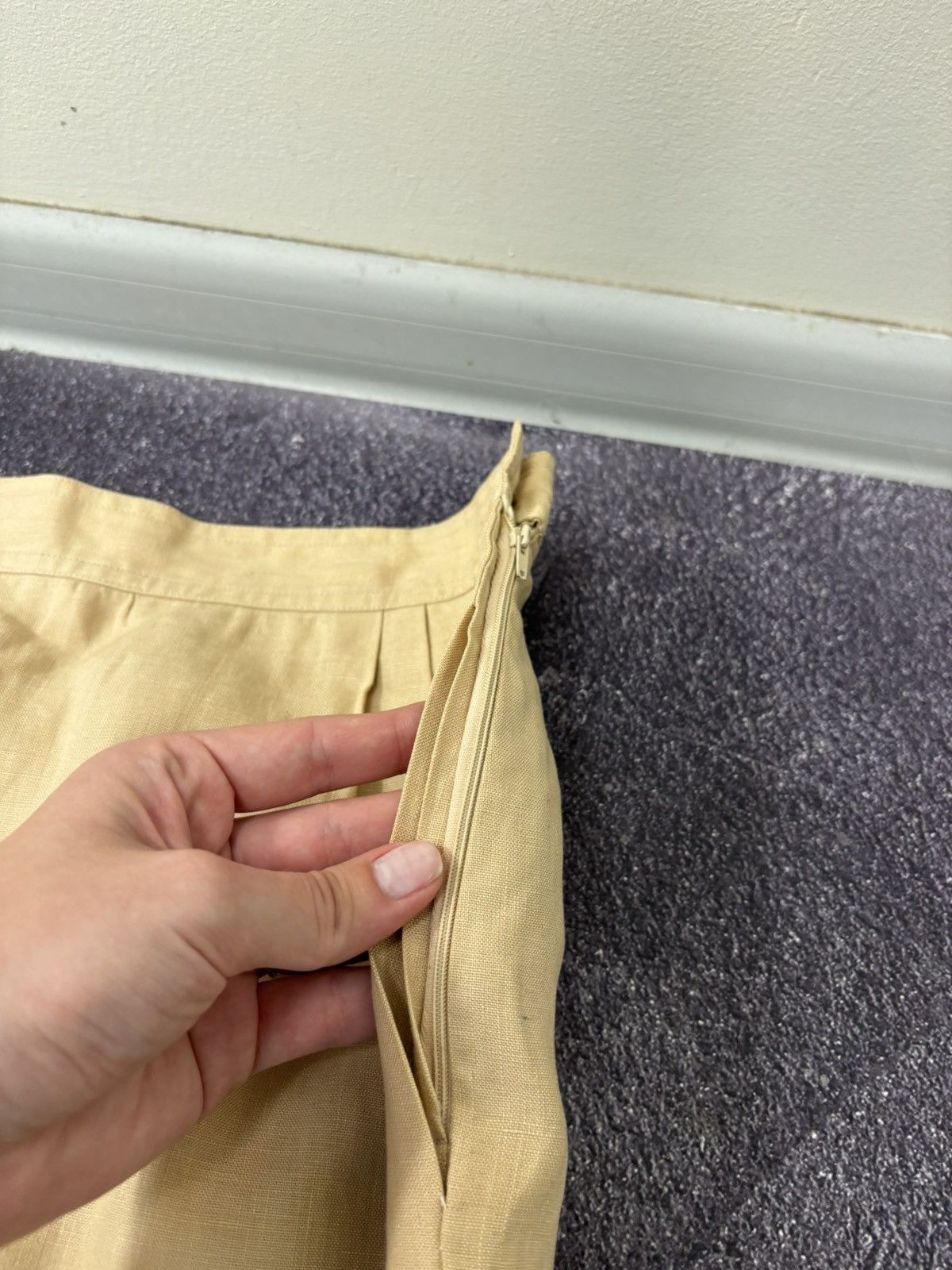 Valentino Vintage Valentino Beige/Yellow Italian Luxury Linen Skirt Size 32" / US 10 / IT 46 - 10 Thumbnail